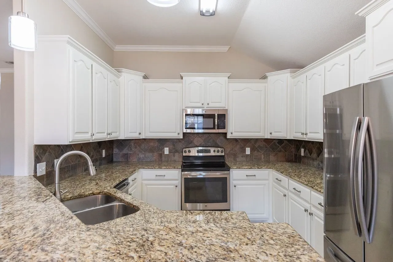 Single Family Residence For Rent in Taylor County , 1234 Briar Cliff Path, Abilene, Texas 79602, 4 Bedroom, 2 Bathroom, 2 Garage spaces, 1,801 Sqft, built in 2014, mls#21290065, Real Estate Agent in Abilene, Homes For Rent in Taylor county, Homes For Rent in Abilene, Realtor in Abilene Texas, Real Estate Brokerage Independent Realty Texas, Luminita Cordes Realtor