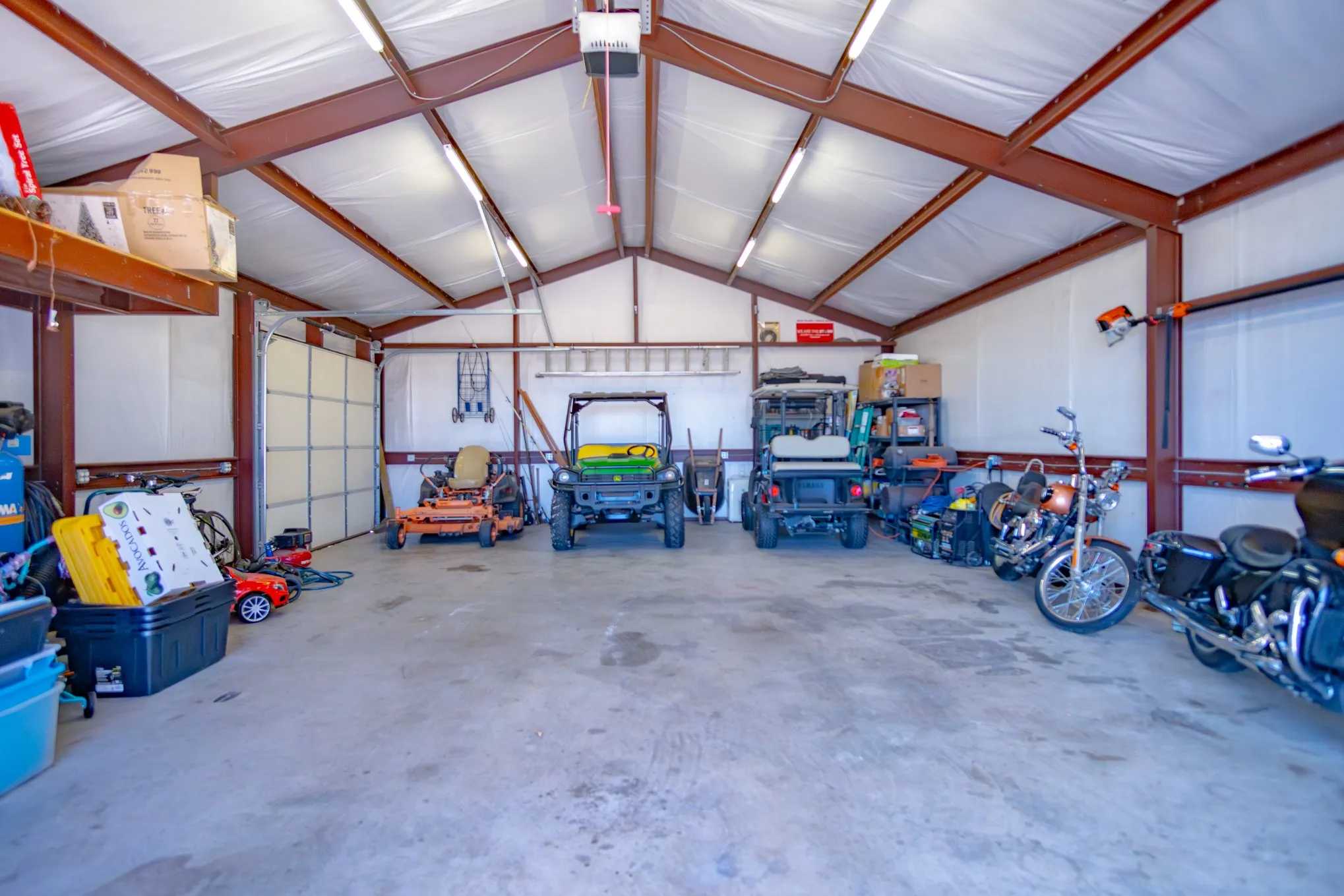 Single Family Residence For Sale in Grayson County , 733 Ridgeview Drive, Sherman, Texas 75090, 5 Bedroom, 4 Bathroom, 2 Garage spaces, 3,616 Sqft, built in 1998, mls#21288463, Real Estate Agent in Sherman, Homes For Sale in Grayson county, Homes For Sale in Sherman, Realtor in Sherman Texas, Real Estate Brokerage Independent Realty Texas, Luminita Cordes Realtor