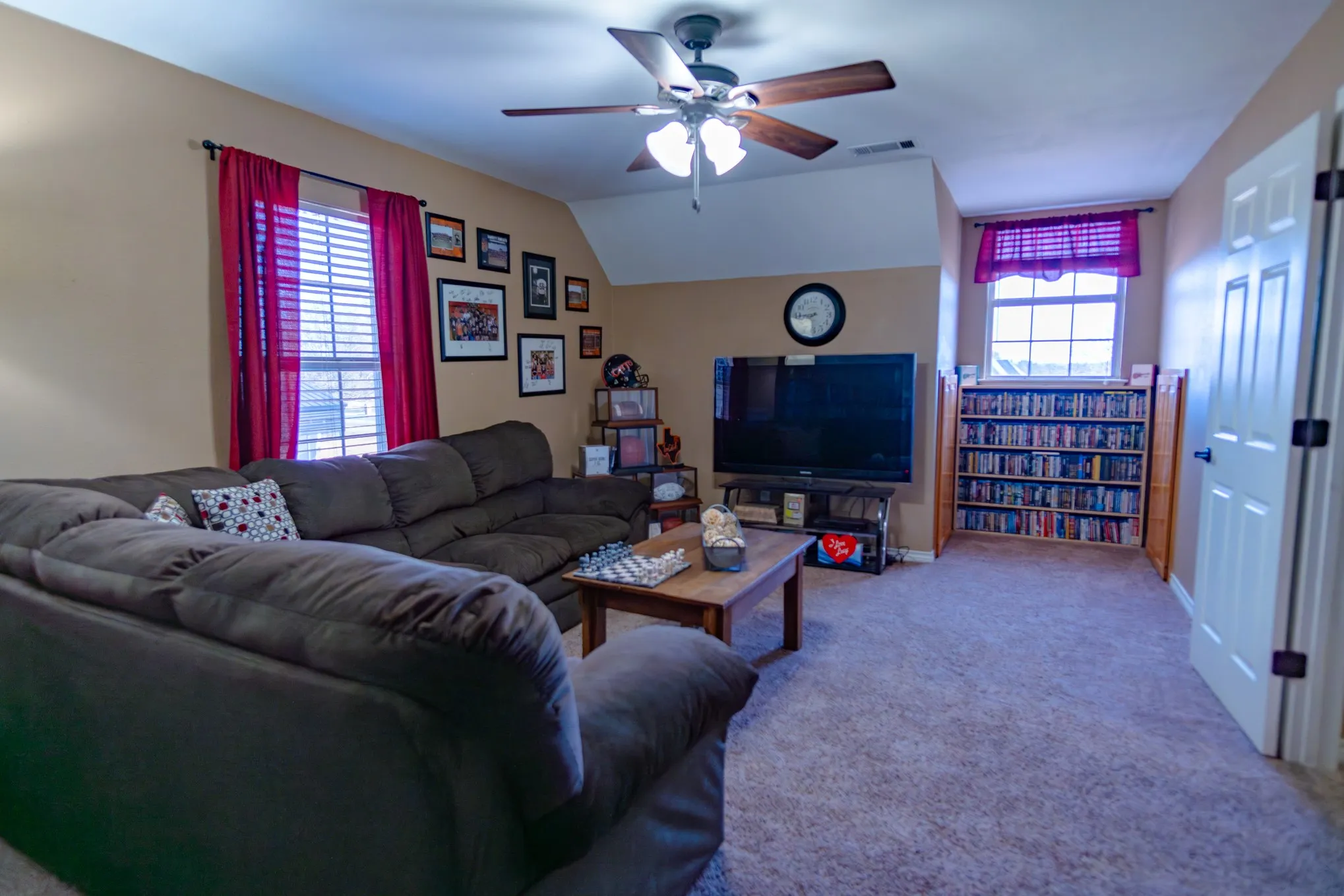 Single Family Residence For Sale in Grayson County , 733 Ridgeview Drive, Sherman, Texas 75090, 5 Bedroom, 4 Bathroom, 2 Garage spaces, 3,616 Sqft, built in 1998, mls#21288463, Real Estate Agent in Sherman, Homes For Sale in Grayson county, Homes For Sale in Sherman, Realtor in Sherman Texas, Real Estate Brokerage Independent Realty Texas, Luminita Cordes Realtor