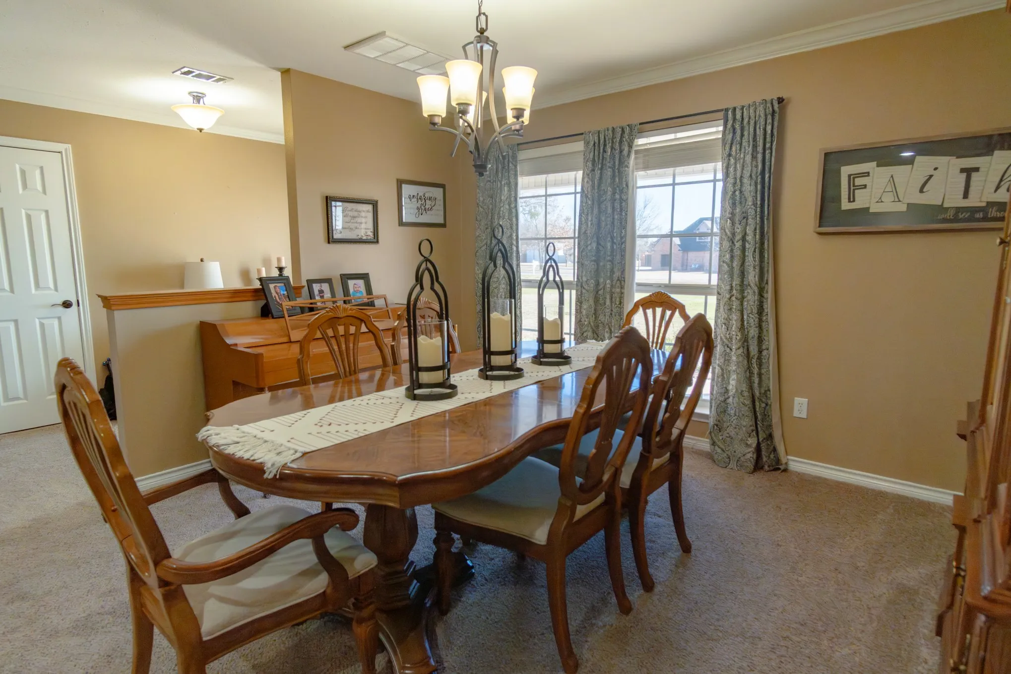 Single Family Residence For Sale in Grayson County , 733 Ridgeview Drive, Sherman, Texas 75090, 5 Bedroom, 4 Bathroom, 2 Garage spaces, 3,616 Sqft, built in 1998, mls#21288463, Real Estate Agent in Sherman, Homes For Sale in Grayson county, Homes For Sale in Sherman, Realtor in Sherman Texas, Real Estate Brokerage Independent Realty Texas, Luminita Cordes Realtor