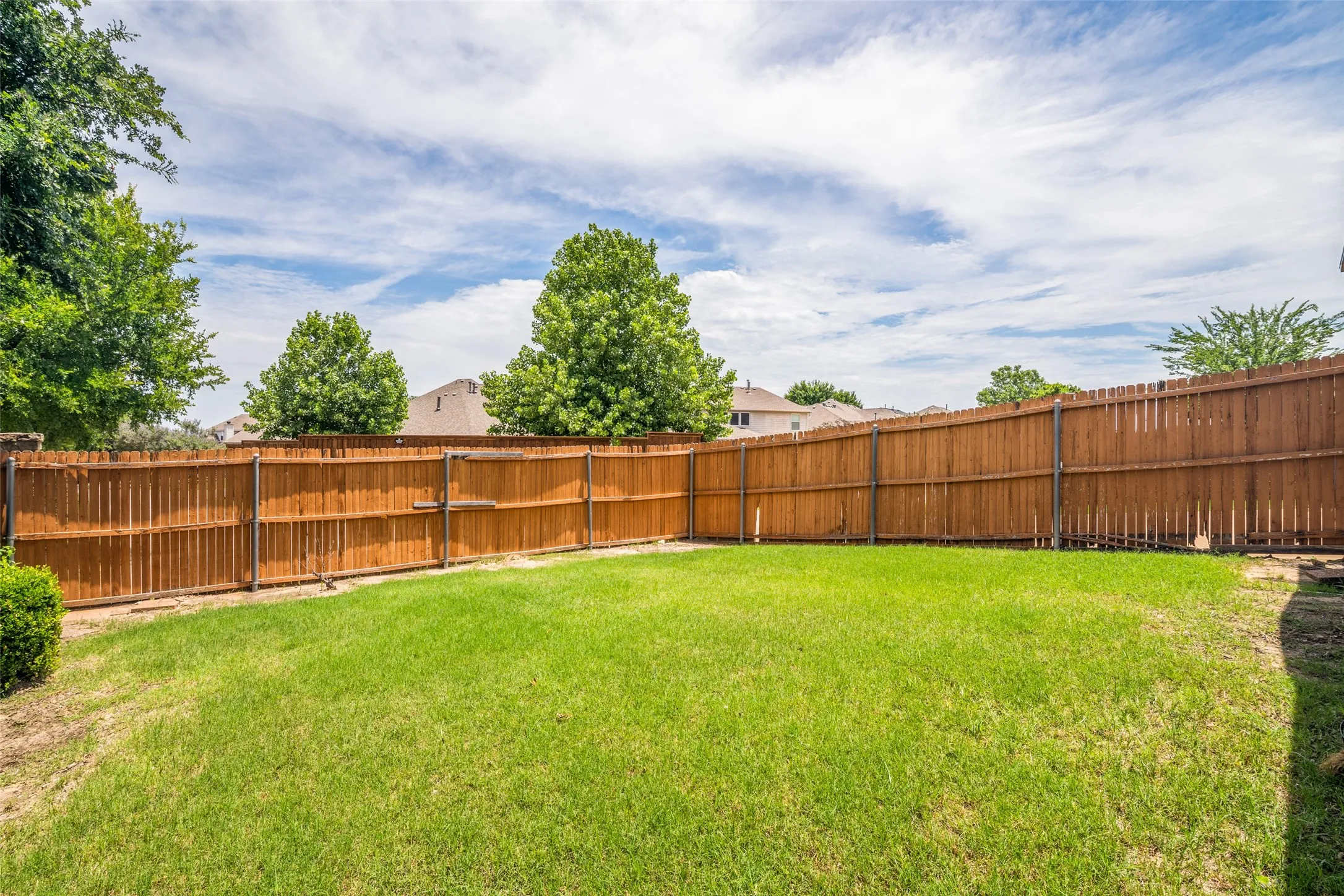 Single Family Residence For Sale in Rockwall County , 1374 Petaluma Drive, Rockwall, Texas 75087, 5 Bedroom, 4 Bathroom, 3 Garage spaces, 3,730 Sqft, built in 2009, mls#21287345, Real Estate Agent in Rockwall, Homes For Sale in Rockwall county, Homes For Sale in Rockwall, Realtor in Rockwall Texas, Real Estate Brokerage Independent Realty Texas, Luminita Cordes Realtor