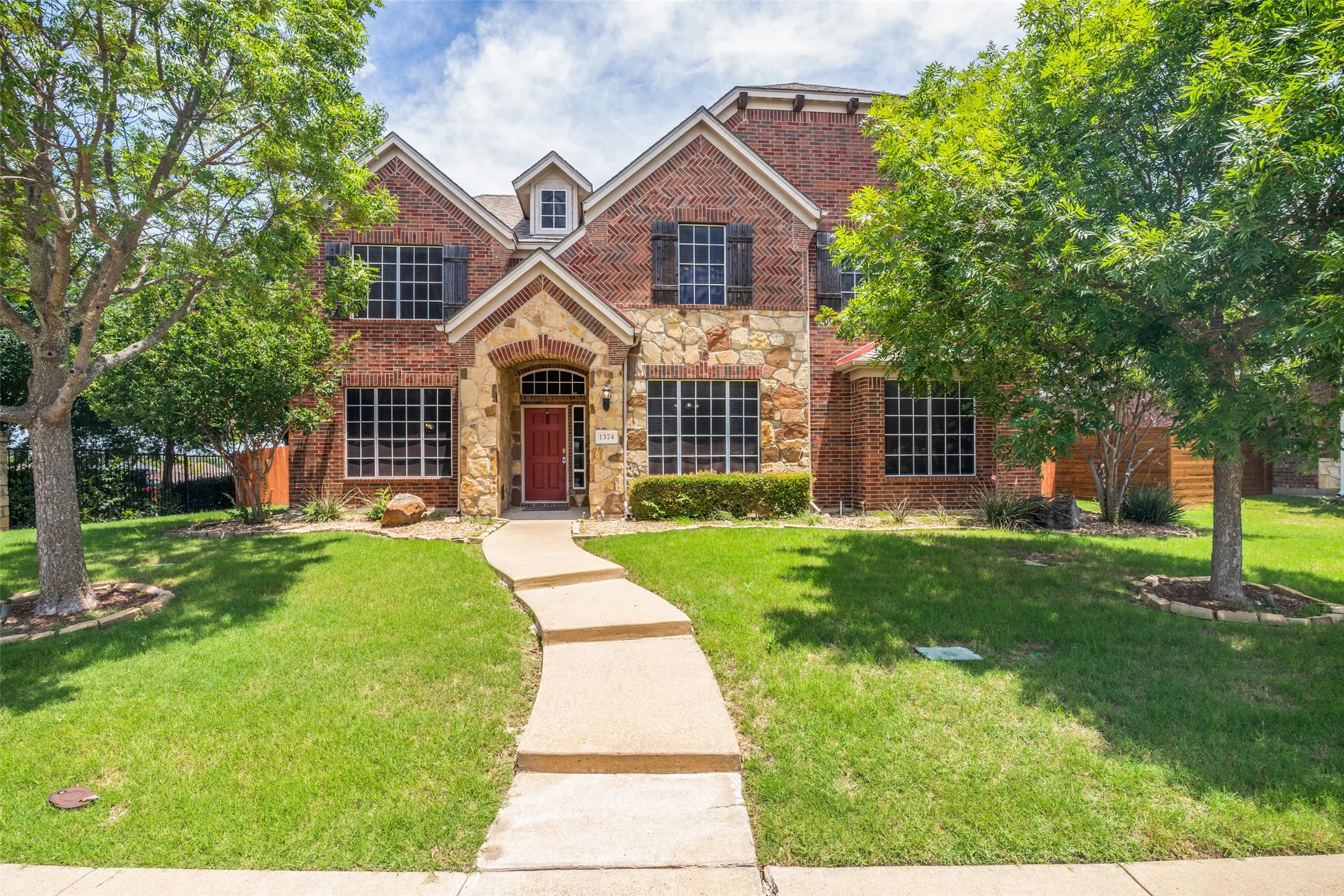 Single Family Residence For Sale in Rockwall County , 1374 Petaluma Drive, Rockwall, Texas 75087, 5 Bedroom, 4 Bathroom, 3 Garage spaces, 3,730 Sqft, built in 2009, mls#21287345, Real Estate Agent in Rockwall, Homes For Sale in Rockwall county, Homes For Sale in Rockwall, Realtor in Rockwall Texas, Real Estate Brokerage Independent Realty Texas, Luminita Cordes Realtor