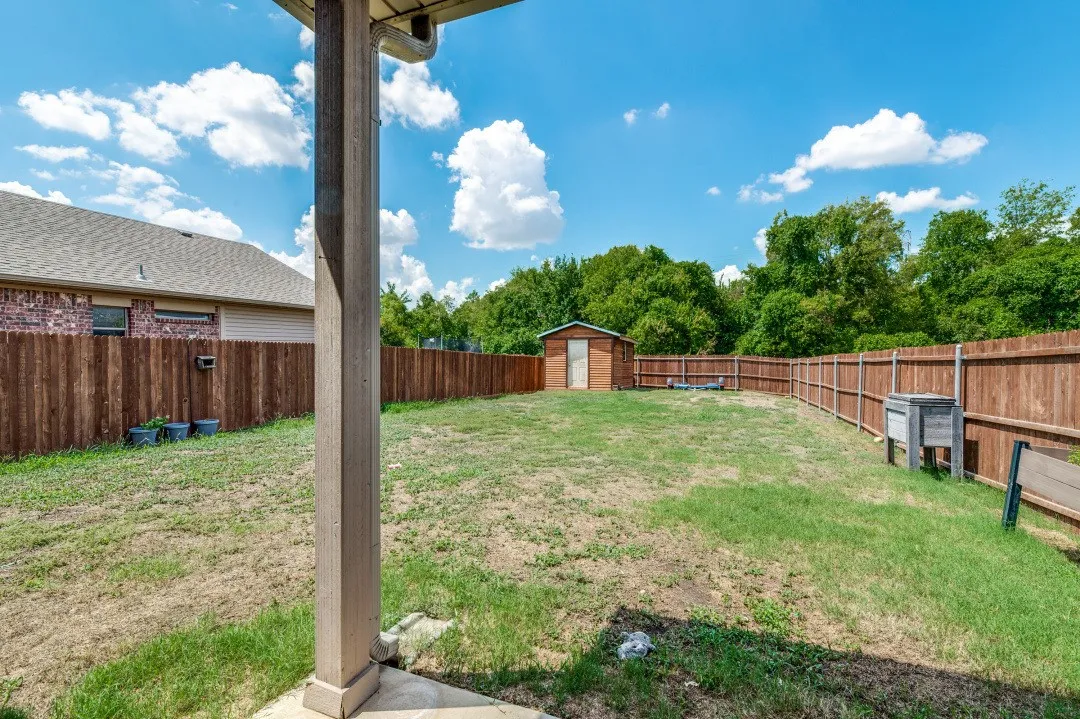 Single Family Residence For Sale in Tarrant County , 5017 Britton Ridge Lane, Fort Worth, Texas 76179, 4 Bedroom, 3 Bathroom, 2 Garage spaces, 2,462 Sqft, built in 2008, mls#21290094, Real Estate Agent in Fort Worth, Homes For Sale in Tarrant county, Homes For Sale in Fort Worth, Realtor in Fort Worth Texas, Real Estate Brokerage Independent Realty Texas, Luminita Cordes Realtor