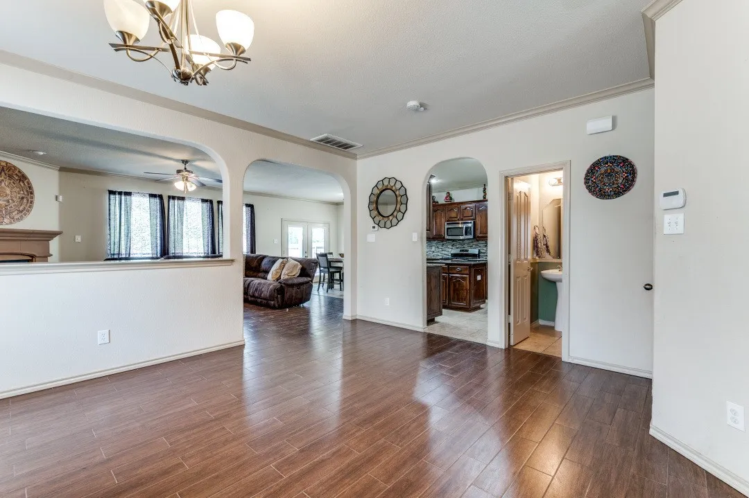 Single Family Residence For Sale in Tarrant County , 5017 Britton Ridge Lane, Fort Worth, Texas 76179, 4 Bedroom, 3 Bathroom, 2 Garage spaces, 2,462 Sqft, built in 2008, mls#21290094, Real Estate Agent in Fort Worth, Homes For Sale in Tarrant county, Homes For Sale in Fort Worth, Realtor in Fort Worth Texas, Real Estate Brokerage Independent Realty Texas, Luminita Cordes Realtor