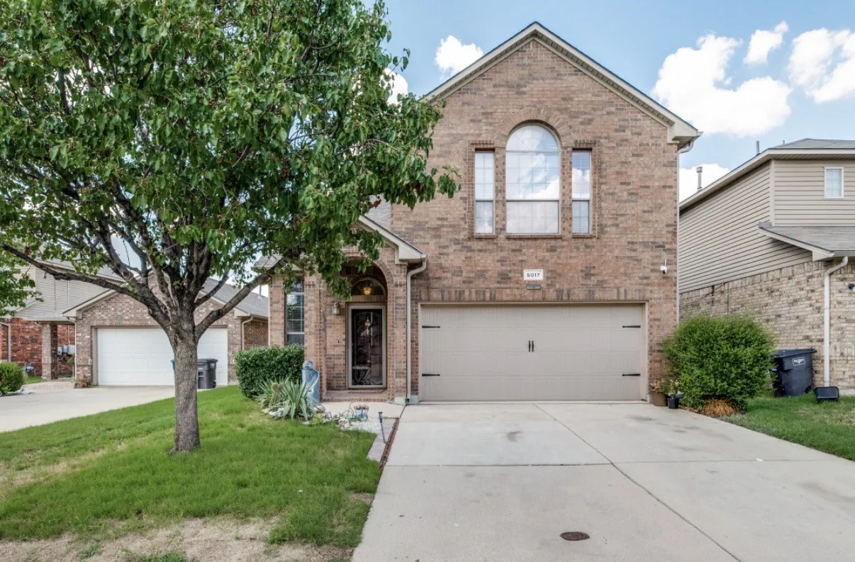 Single Family Residence For Sale in Tarrant County , 5017 Britton Ridge Lane, Fort Worth, Texas 76179, 4 Bedroom, 3 Bathroom, 2 Garage spaces, 2,462 Sqft, built in 2008, mls#21290094, Real Estate Agent in Fort Worth, Homes For Sale in Tarrant county, Homes For Sale in Fort Worth, Realtor in Fort Worth Texas, Real Estate Brokerage Independent Realty Texas, Luminita Cordes Realtor