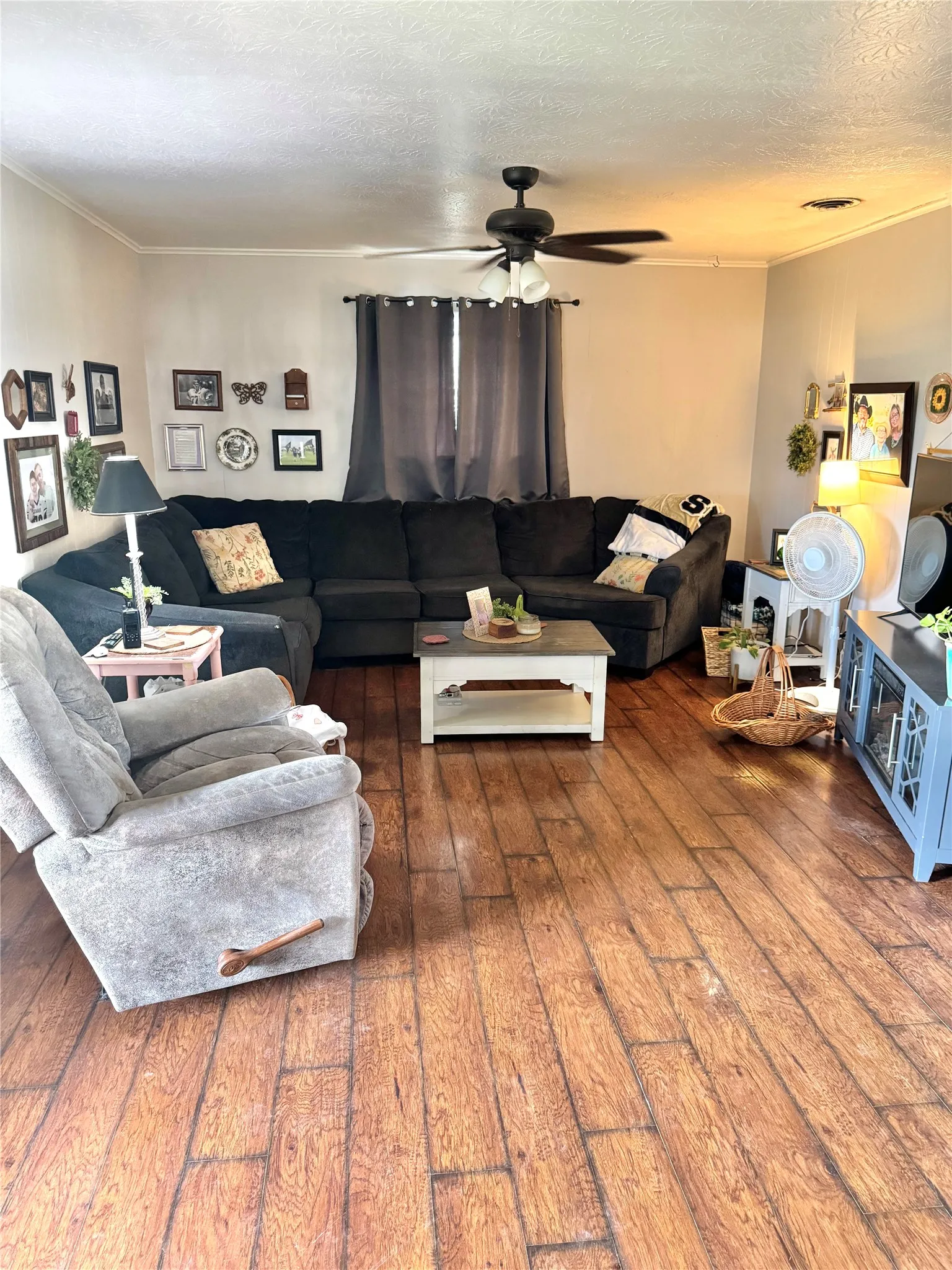 Single Family Residence For Sale in Hardeman County , 705 Loop Road, Quanah, Texas 79252, 5 Bedrooms, 3 Bathrooms, 1 Garage spaces, 1,962 Sqft, built in 1962, Price $330,000, mls#21290059, Real Estate Agent in Quanah, Homes For Sale in Hardeman county, Homes For Sale in Quanah, Realtor in Quanah Texas, Real Estate Brokerage Independent Realty Texas, Luminita Cordes Realtor