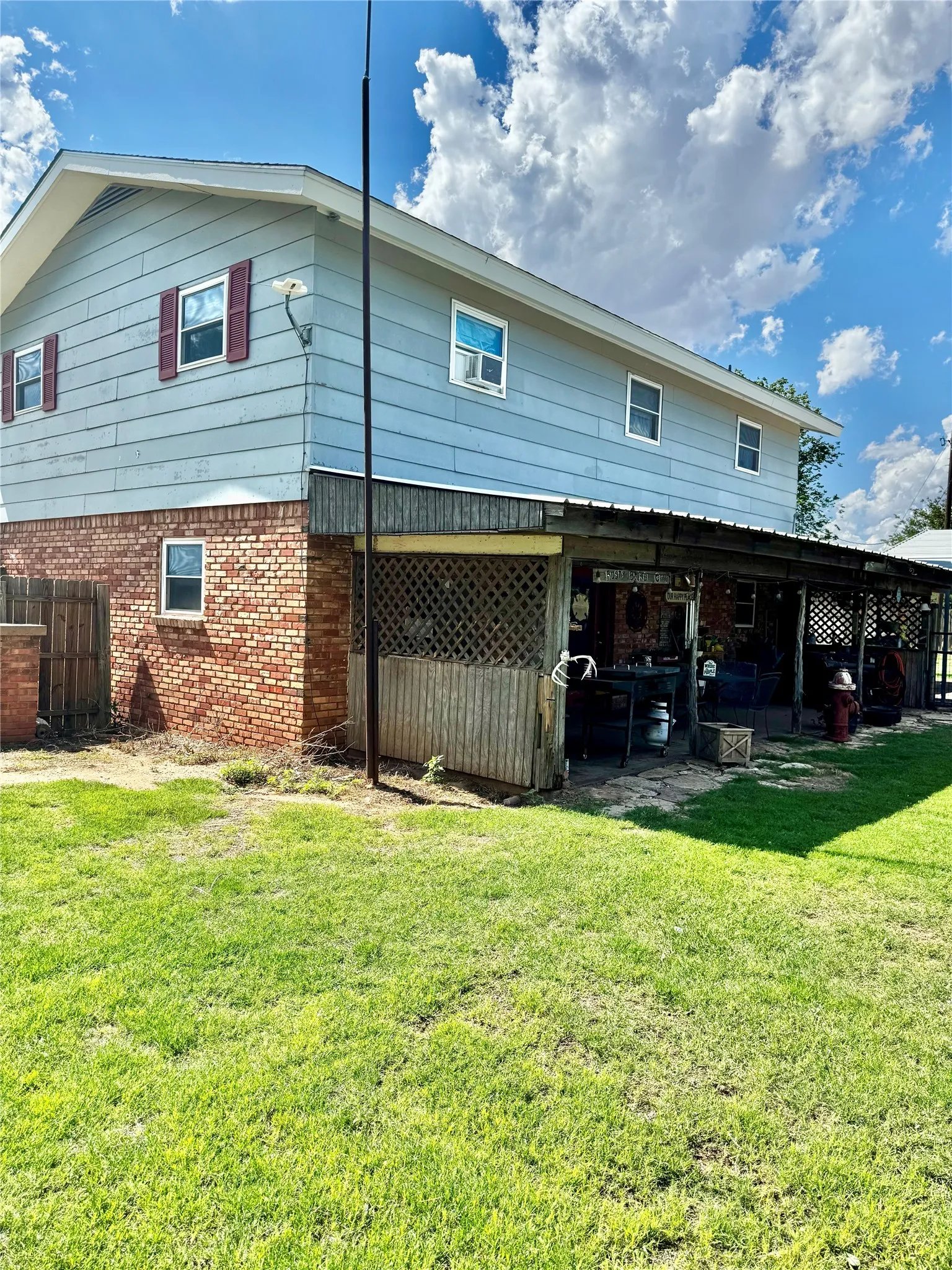 Single Family Residence For Sale in Hardeman County , 705 Loop Road, Quanah, Texas 79252, 5 Bedrooms, 3 Bathrooms, 1 Garage spaces, 1,962 Sqft, built in 1962, Price $330,000, mls#21290059, Real Estate Agent in Quanah, Homes For Sale in Hardeman county, Homes For Sale in Quanah, Realtor in Quanah Texas, Real Estate Brokerage Independent Realty Texas, Luminita Cordes Realtor