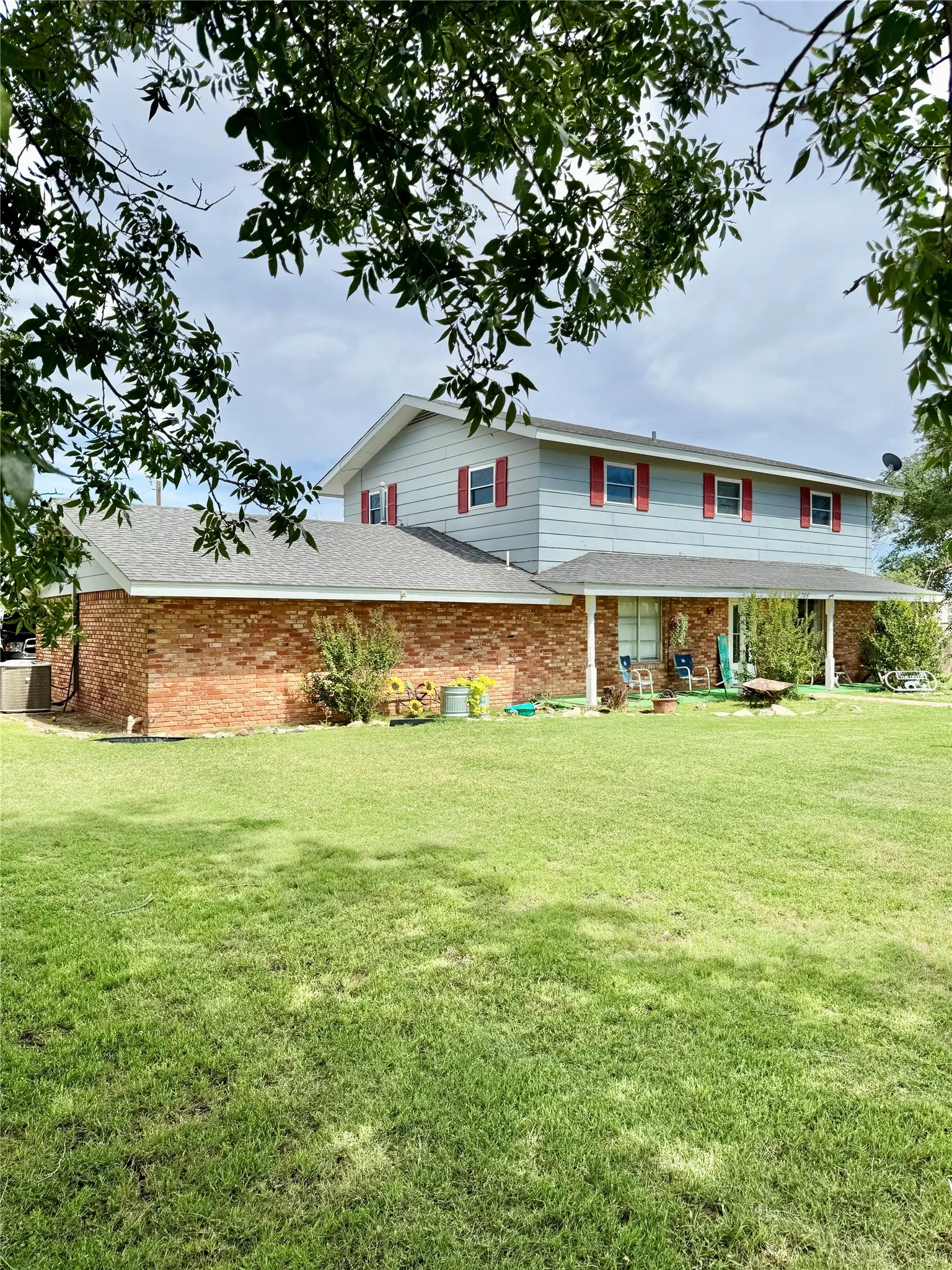 Single Family Residence For Sale in Hardeman County , 705 Loop Road, Quanah, Texas 79252, 5 Bedrooms, 3 Bathrooms, 1 Garage spaces, 1,962 Sqft, built in 1962, Price $330,000, mls#21290059, Real Estate Agent in Quanah, Homes For Sale in Hardeman county, Homes For Sale in Quanah, Realtor in Quanah Texas, Real Estate Brokerage Independent Realty Texas, Luminita Cordes Realtor