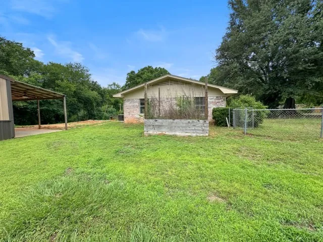 Single Family Residence For Sale in Upshur County , 300 Pine Street, Ore City, Texas 75683, 4 Bedroom, 2 Bathroom, Garage spaces, 2,726 Sqft, built in 1970, mls#21290031, Real Estate Agent in Ore City, Homes For Sale in Upshur county, Homes For Sale in Ore City, Realtor in Ore City Texas, Real Estate Brokerage Independent Realty Texas, Luminita Cordes Realtor