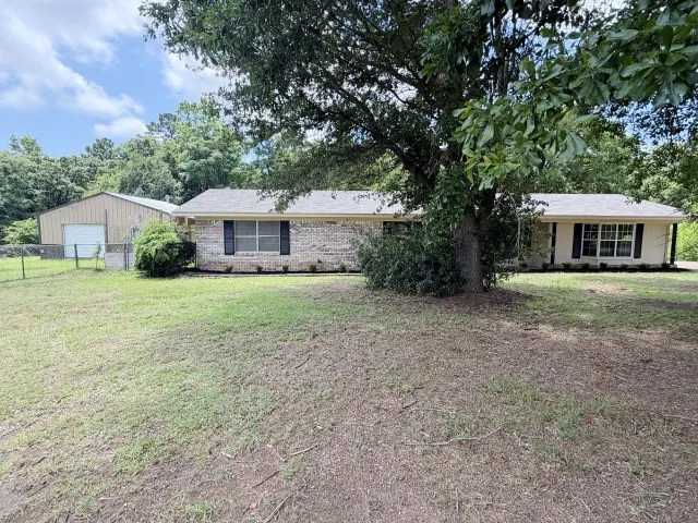 Single Family Residence For Sale in Upshur County , 300 Pine Street, Ore City, Texas 75683, 4 Bedroom, 2 Bathroom, Garage spaces, 2,726 Sqft, built in 1970, mls#21290031, Real Estate Agent in Ore City, Homes For Sale in Upshur county, Homes For Sale in Ore City, Realtor in Ore City Texas, Real Estate Brokerage Independent Realty Texas, Luminita Cordes Realtor