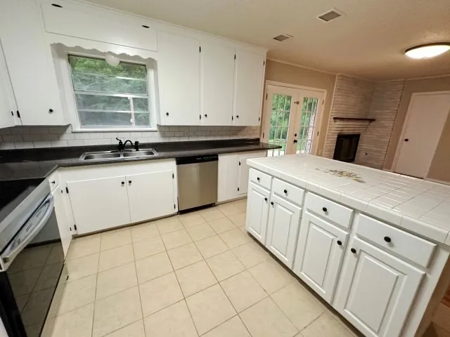 Single Family Residence For Sale in Upshur County , 300 Pine Street, Ore City, Texas 75683, 4 Bedroom, 2 Bathroom, Garage spaces, 2,726 Sqft, built in 1970, mls#21290031, Real Estate Agent in Ore City, Homes For Sale in Upshur county, Homes For Sale in Ore City, Realtor in Ore City Texas, Real Estate Brokerage Independent Realty Texas, Luminita Cordes Realtor