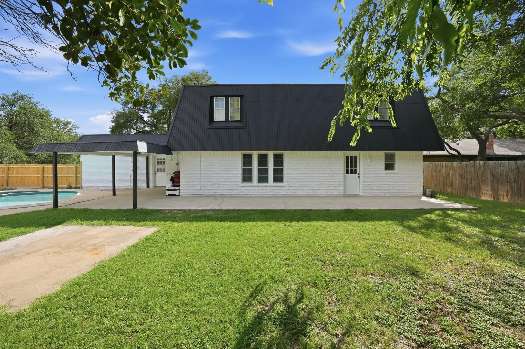 Single Family Residence For Sale in Tarrant County , 8700 Eagleview Court, Fort Worth, Texas 76179, 4 Bedroom, 3 Bathroom, 2 Garage spaces, 2,858 Sqft, built in 1972, mls#21284159, Real Estate Agent in Fort Worth, Homes For Sale in Tarrant county, Homes For Sale in Fort Worth, Realtor in Fort Worth Texas, Real Estate Brokerage Independent Realty Texas, Luminita Cordes Realtor