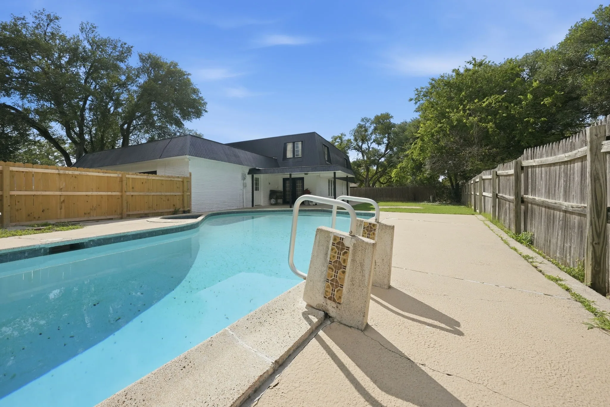 Single Family Residence For Sale in Tarrant County , 8700 Eagleview Court, Fort Worth, Texas 76179, 4 Bedroom, 3 Bathroom, 2 Garage spaces, 2,858 Sqft, built in 1972, mls#21284159, Real Estate Agent in Fort Worth, Homes For Sale in Tarrant county, Homes For Sale in Fort Worth, Realtor in Fort Worth Texas, Real Estate Brokerage Independent Realty Texas, Luminita Cordes Realtor