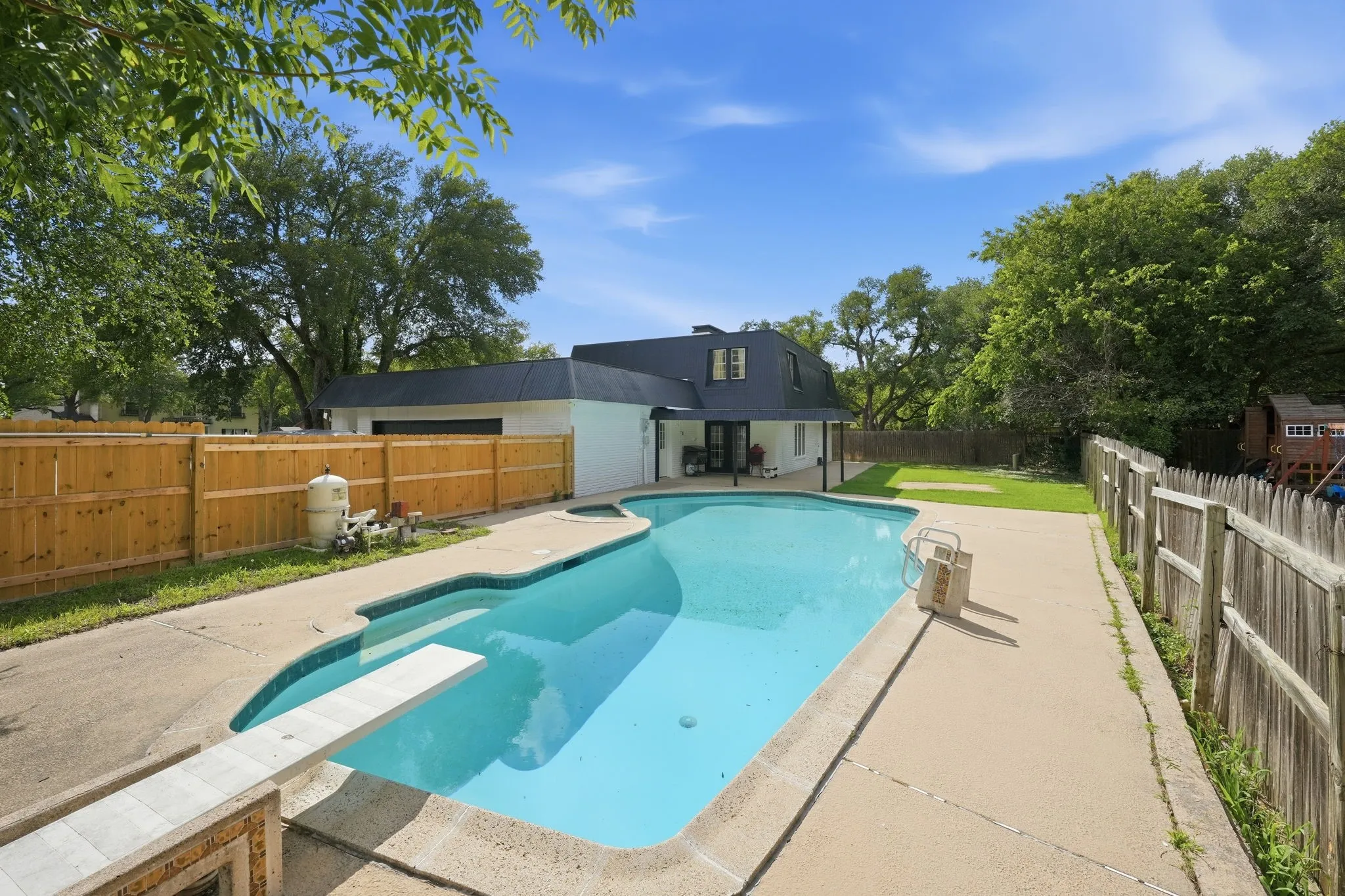 Single Family Residence For Sale in Tarrant County , 8700 Eagleview Court, Fort Worth, Texas 76179, 4 Bedroom, 3 Bathroom, 2 Garage spaces, 2,858 Sqft, built in 1972, mls#21284159, Real Estate Agent in Fort Worth, Homes For Sale in Tarrant county, Homes For Sale in Fort Worth, Realtor in Fort Worth Texas, Real Estate Brokerage Independent Realty Texas, Luminita Cordes Realtor