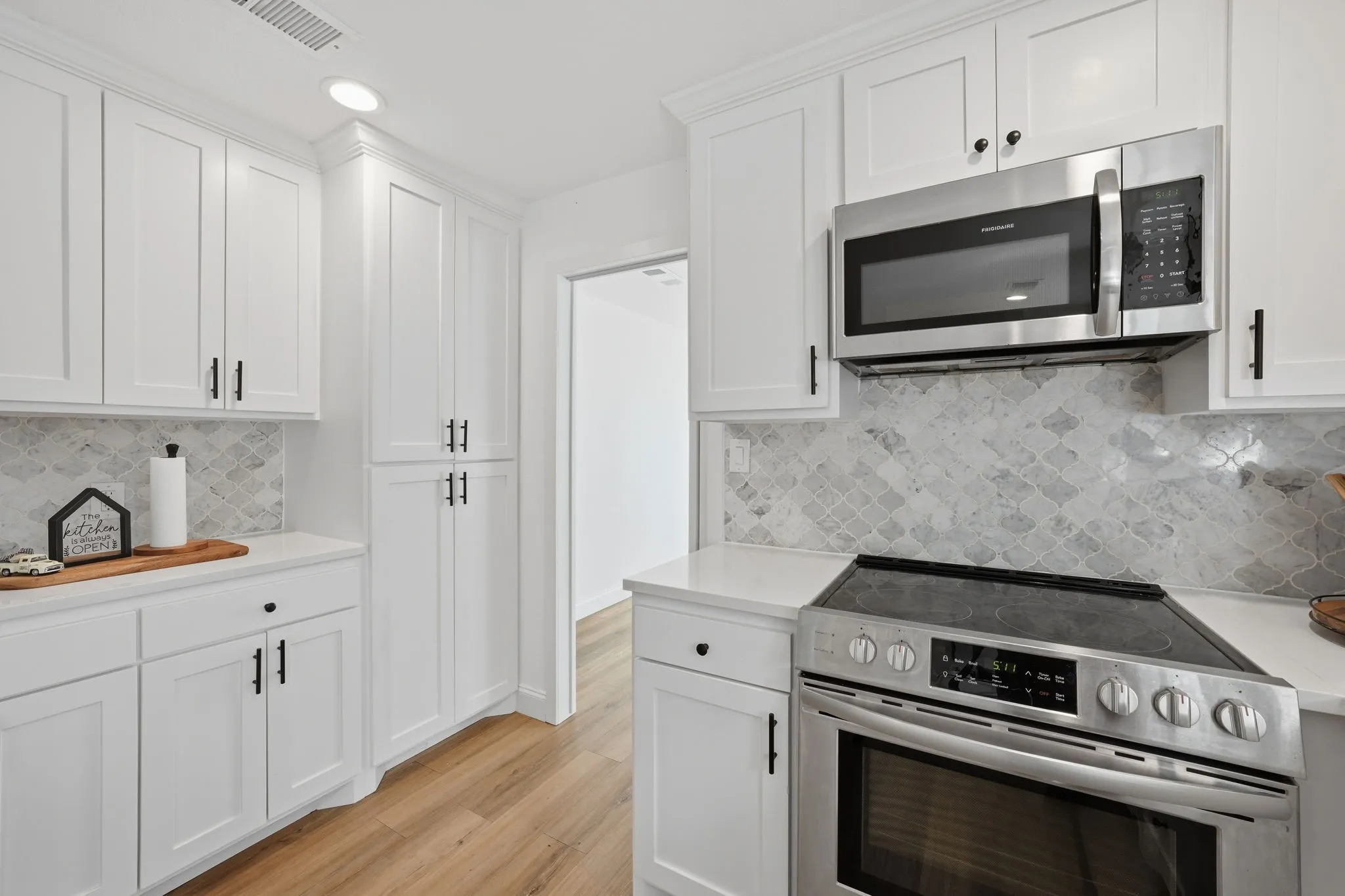 Single Family Residence For Sale in Tarrant County , 8700 Eagleview Court, Fort Worth, Texas 76179, 4 Bedroom, 3 Bathroom, 2 Garage spaces, 2,858 Sqft, built in 1972, mls#21284159, Real Estate Agent in Fort Worth, Homes For Sale in Tarrant county, Homes For Sale in Fort Worth, Realtor in Fort Worth Texas, Real Estate Brokerage Independent Realty Texas, Luminita Cordes Realtor