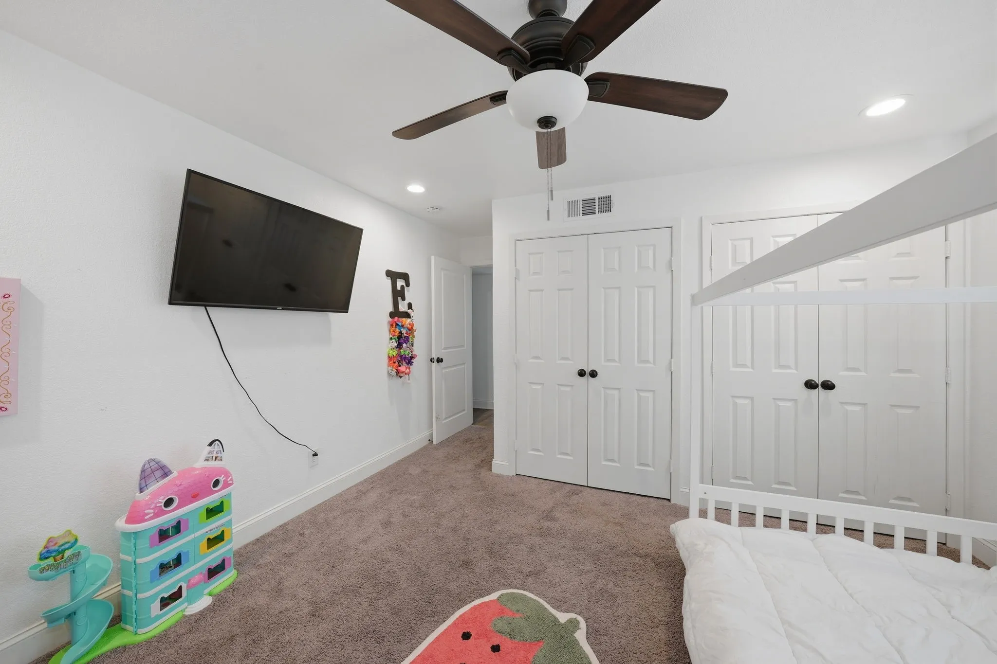 Single Family Residence For Sale in Tarrant County , 8700 Eagleview Court, Fort Worth, Texas 76179, 4 Bedroom, 3 Bathroom, 2 Garage spaces, 2,858 Sqft, built in 1972, mls#21284159, Real Estate Agent in Fort Worth, Homes For Sale in Tarrant county, Homes For Sale in Fort Worth, Realtor in Fort Worth Texas, Real Estate Brokerage Independent Realty Texas, Luminita Cordes Realtor
