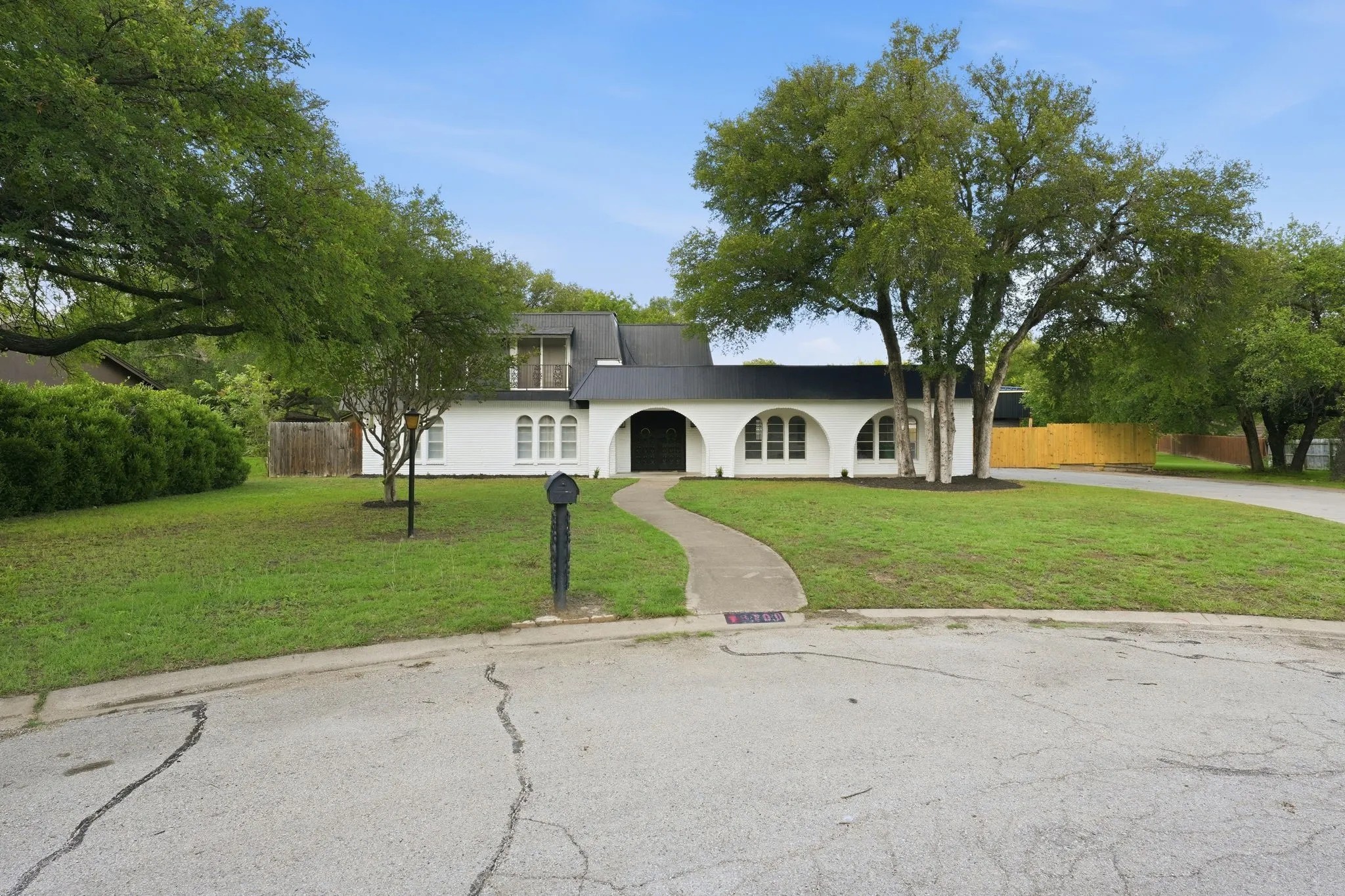 Single Family Residence For Sale in Tarrant County , 8700 Eagleview Court, Fort Worth, Texas 76179, 4 Bedroom, 3 Bathroom, 2 Garage spaces, 2,858 Sqft, built in 1972, mls#21284159, Real Estate Agent in Fort Worth, Homes For Sale in Tarrant county, Homes For Sale in Fort Worth, Realtor in Fort Worth Texas, Real Estate Brokerage Independent Realty Texas, Luminita Cordes Realtor