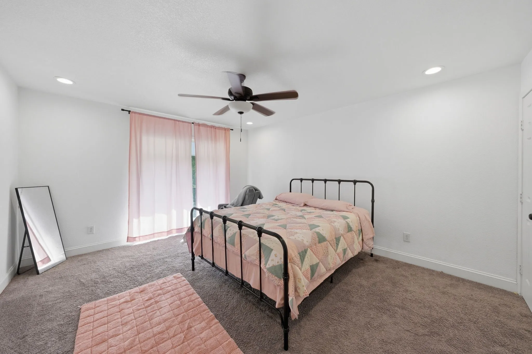Single Family Residence For Sale in Tarrant County , 8700 Eagleview Court, Fort Worth, Texas 76179, 4 Bedroom, 3 Bathroom, 2 Garage spaces, 2,858 Sqft, built in 1972, mls#21284159, Real Estate Agent in Fort Worth, Homes For Sale in Tarrant county, Homes For Sale in Fort Worth, Realtor in Fort Worth Texas, Real Estate Brokerage Independent Realty Texas, Luminita Cordes Realtor