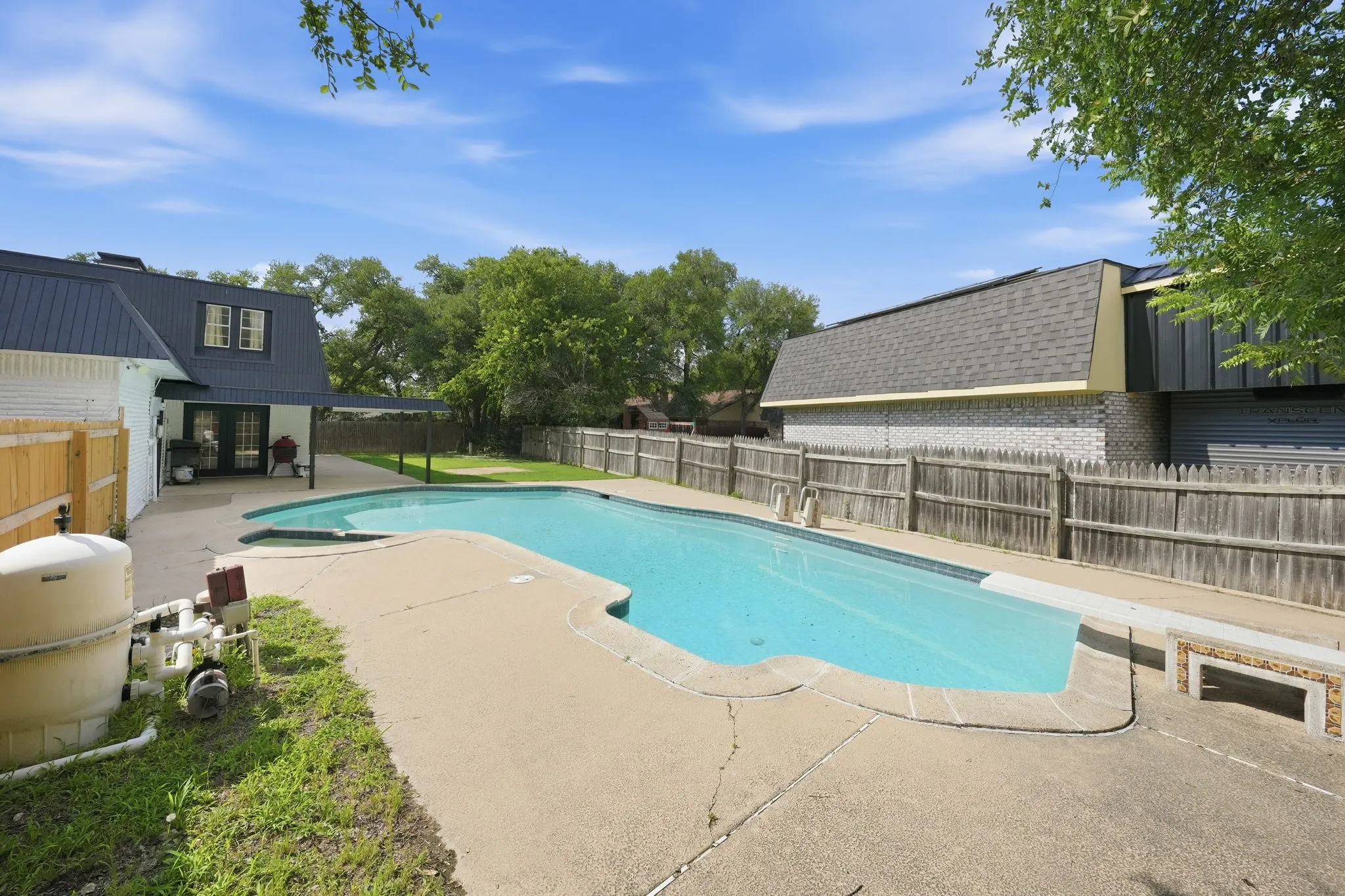 Single Family Residence For Sale in Tarrant County , 8700 Eagleview Court, Fort Worth, Texas 76179, 4 Bedroom, 3 Bathroom, 2 Garage spaces, 2,858 Sqft, built in 1972, mls#21284159, Real Estate Agent in Fort Worth, Homes For Sale in Tarrant county, Homes For Sale in Fort Worth, Realtor in Fort Worth Texas, Real Estate Brokerage Independent Realty Texas, Luminita Cordes Realtor