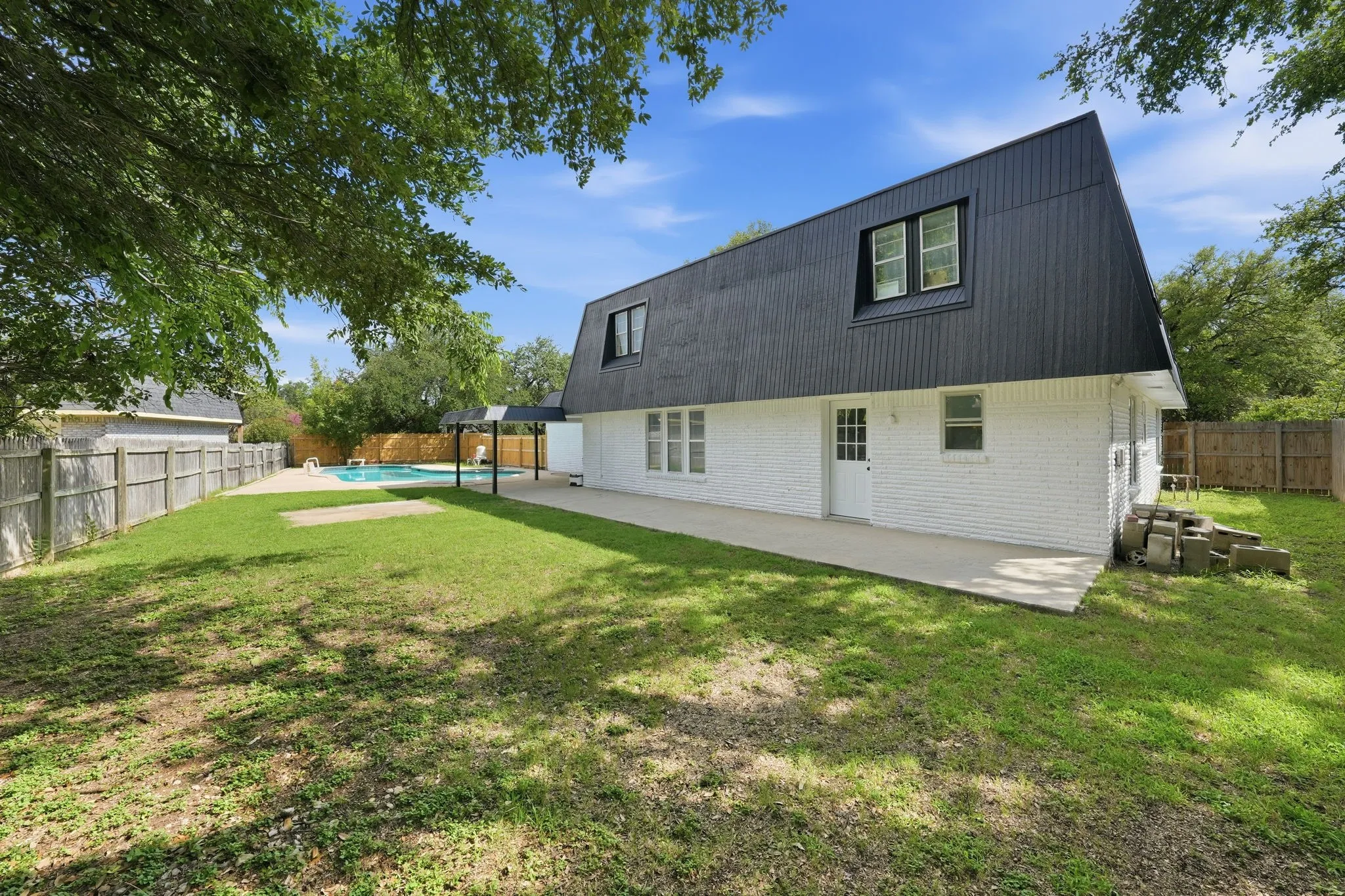 Single Family Residence For Sale in Tarrant County , 8700 Eagleview Court, Fort Worth, Texas 76179, 4 Bedroom, 3 Bathroom, 2 Garage spaces, 2,858 Sqft, built in 1972, mls#21284159, Real Estate Agent in Fort Worth, Homes For Sale in Tarrant county, Homes For Sale in Fort Worth, Realtor in Fort Worth Texas, Real Estate Brokerage Independent Realty Texas, Luminita Cordes Realtor
