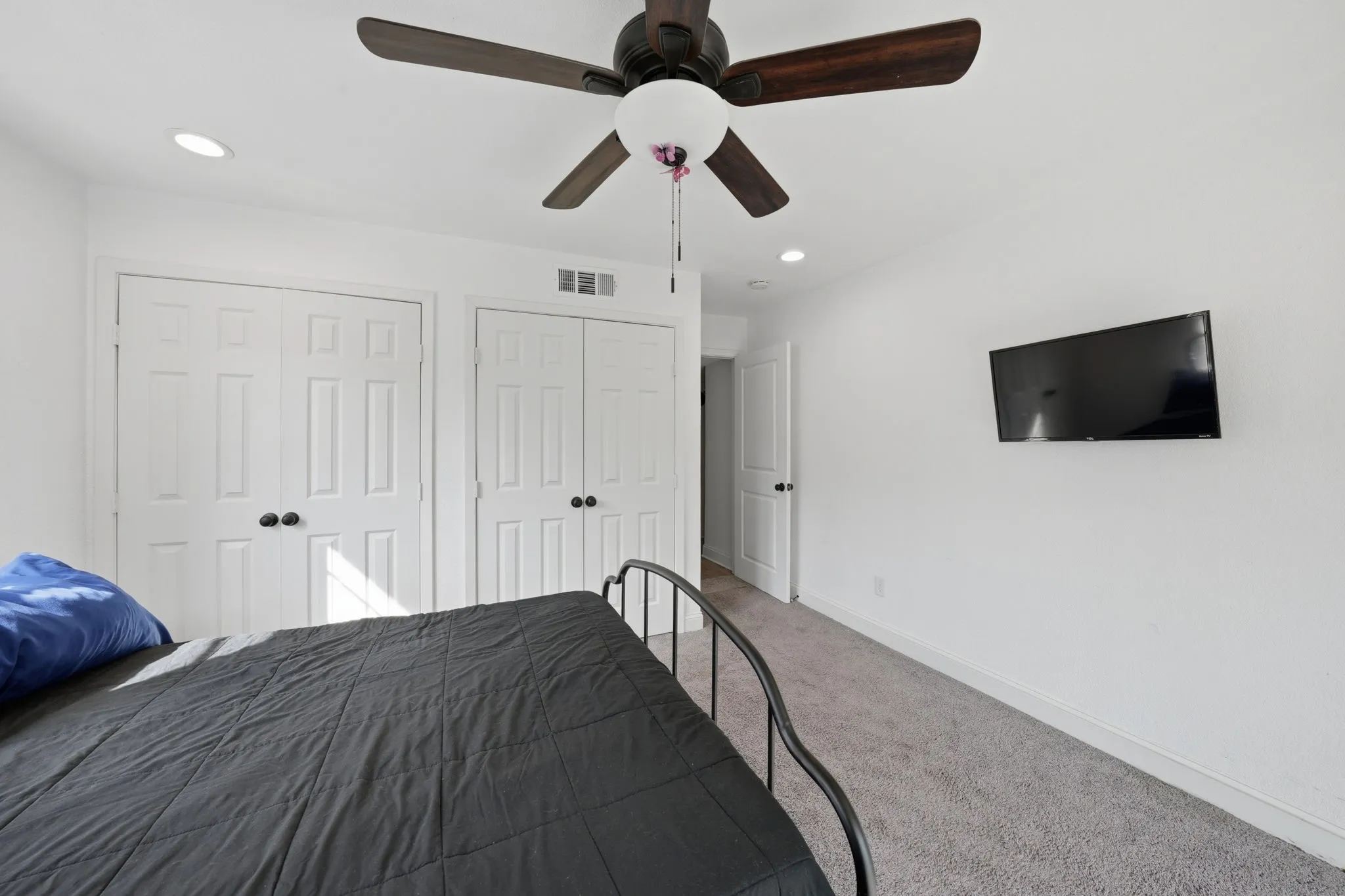 Single Family Residence For Sale in Tarrant County , 8700 Eagleview Court, Fort Worth, Texas 76179, 4 Bedroom, 3 Bathroom, 2 Garage spaces, 2,858 Sqft, built in 1972, mls#21284159, Real Estate Agent in Fort Worth, Homes For Sale in Tarrant county, Homes For Sale in Fort Worth, Realtor in Fort Worth Texas, Real Estate Brokerage Independent Realty Texas, Luminita Cordes Realtor
