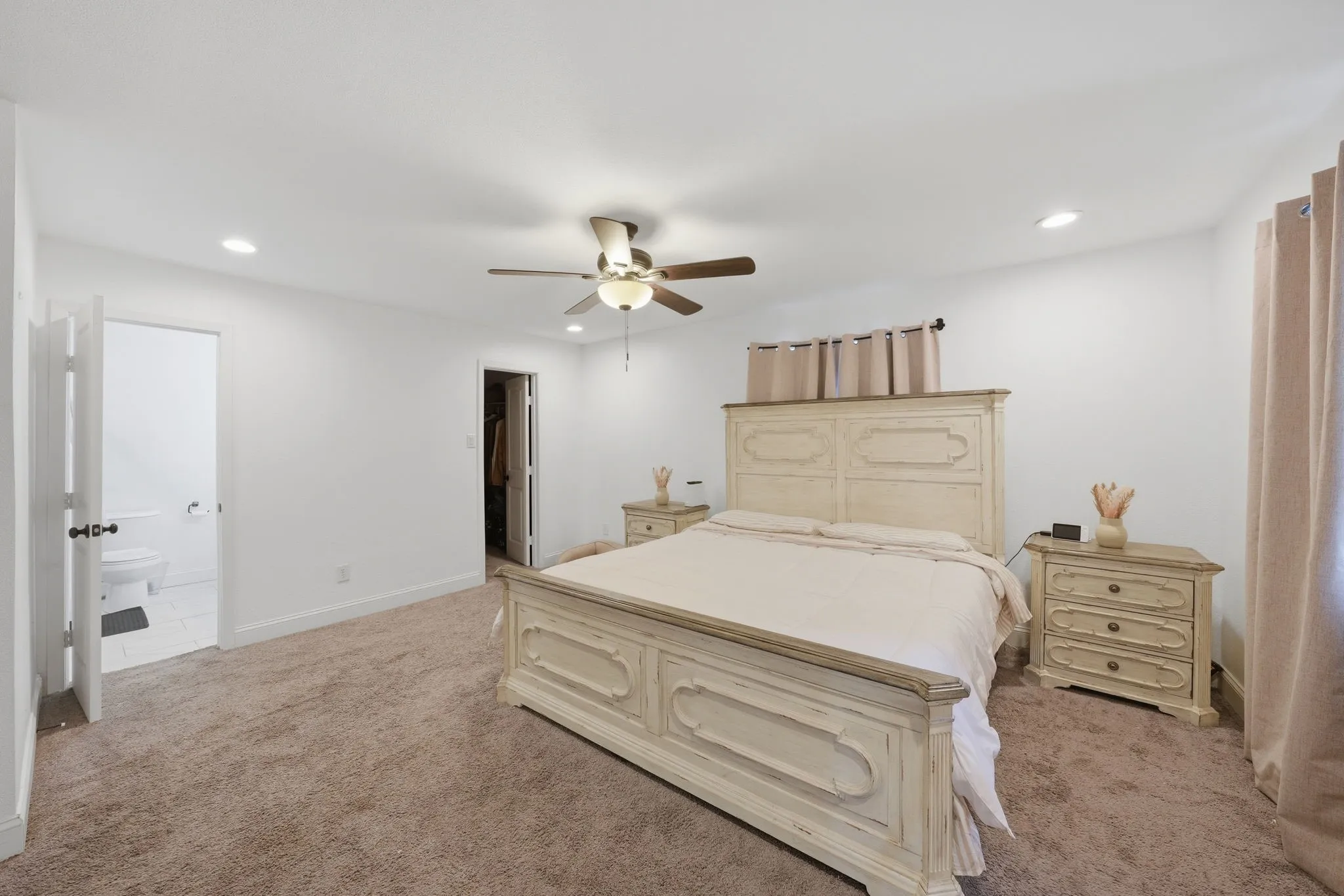 Single Family Residence For Sale in Tarrant County , 8700 Eagleview Court, Fort Worth, Texas 76179, 4 Bedroom, 3 Bathroom, 2 Garage spaces, 2,858 Sqft, built in 1972, mls#21284159, Real Estate Agent in Fort Worth, Homes For Sale in Tarrant county, Homes For Sale in Fort Worth, Realtor in Fort Worth Texas, Real Estate Brokerage Independent Realty Texas, Luminita Cordes Realtor