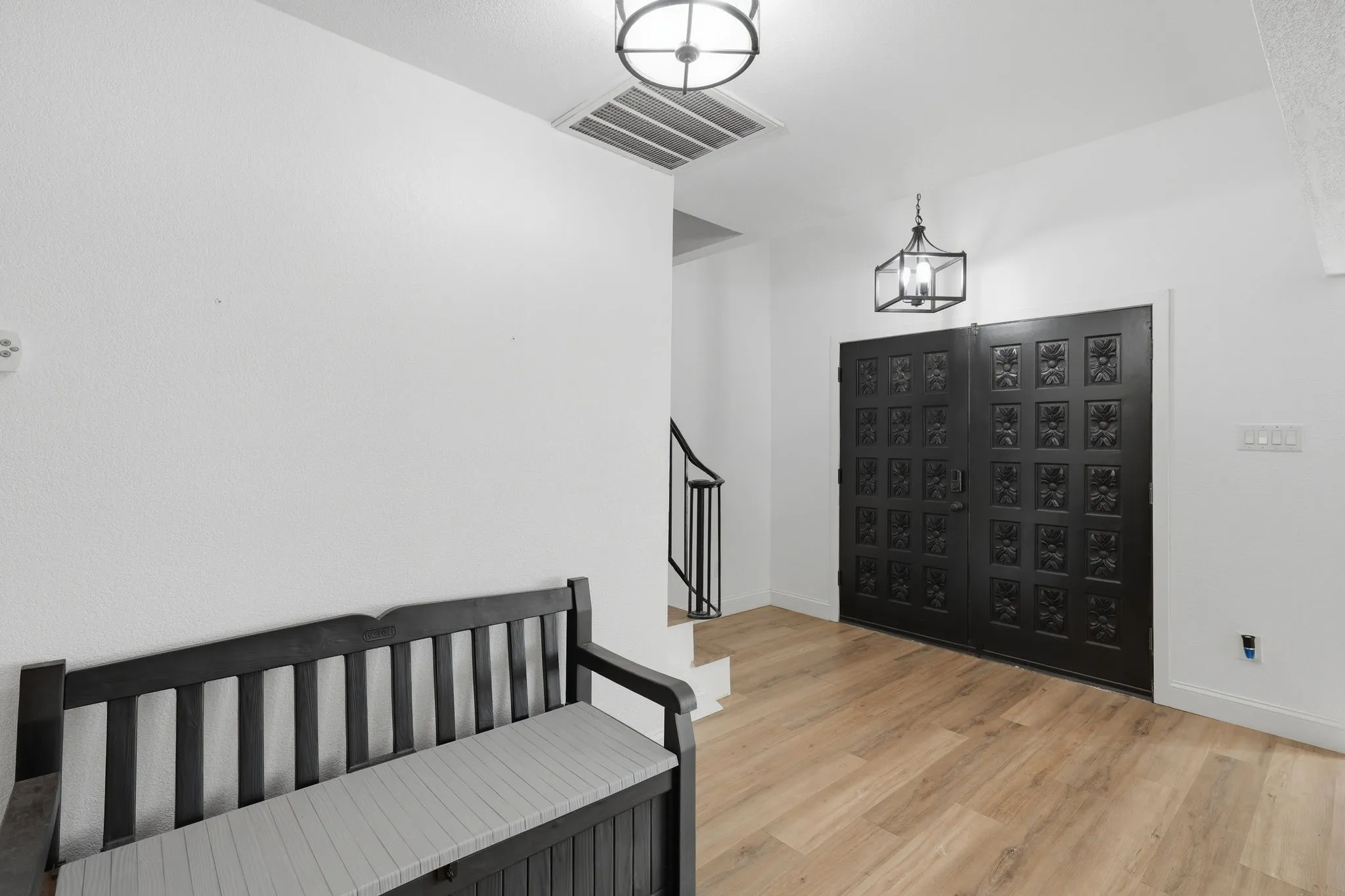 Single Family Residence For Sale in Tarrant County , 8700 Eagleview Court, Fort Worth, Texas 76179, 4 Bedroom, 3 Bathroom, 2 Garage spaces, 2,858 Sqft, built in 1972, mls#21284159, Real Estate Agent in Fort Worth, Homes For Sale in Tarrant county, Homes For Sale in Fort Worth, Realtor in Fort Worth Texas, Real Estate Brokerage Independent Realty Texas, Luminita Cordes Realtor