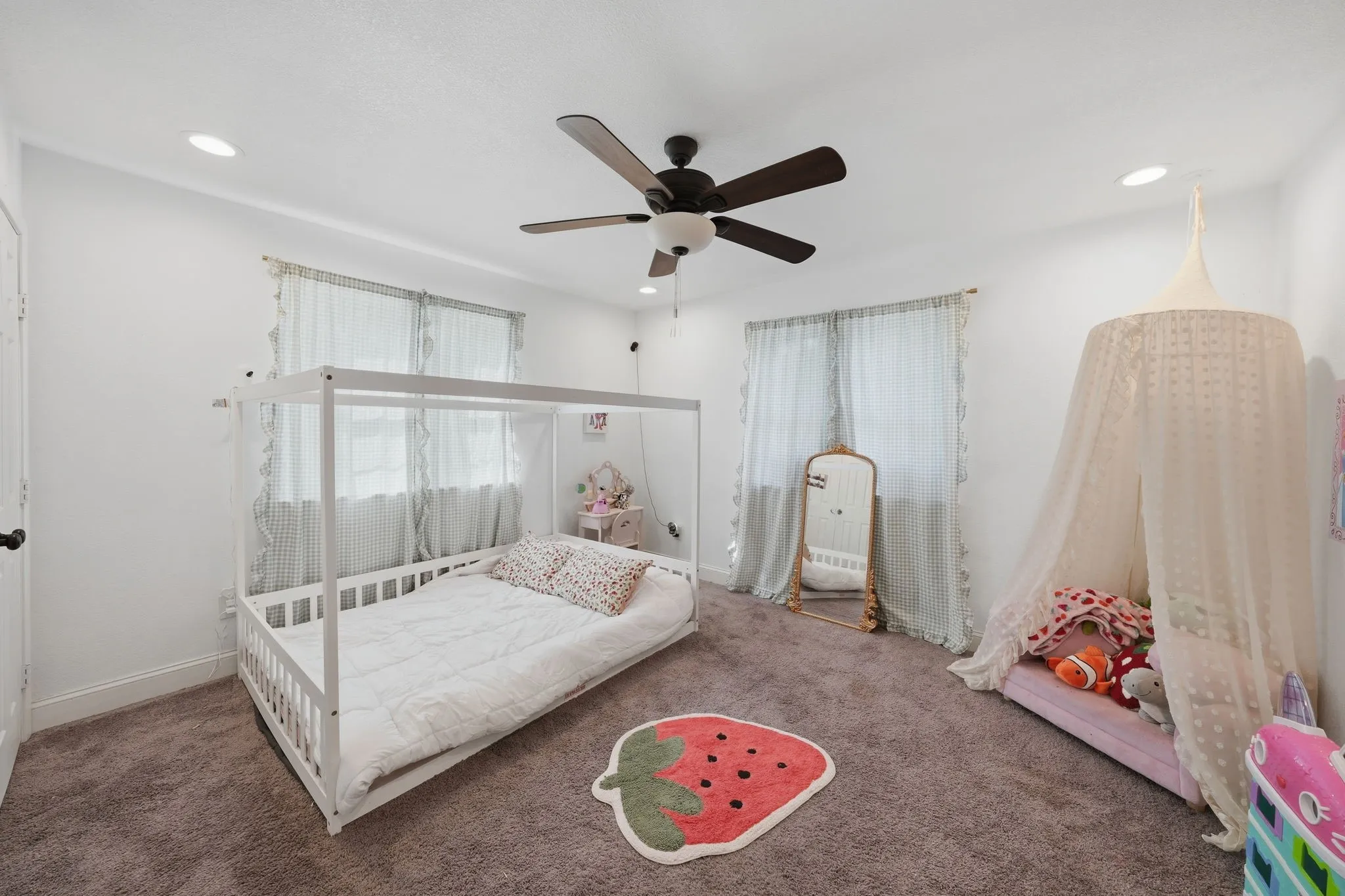 Single Family Residence For Sale in Tarrant County , 8700 Eagleview Court, Fort Worth, Texas 76179, 4 Bedroom, 3 Bathroom, 2 Garage spaces, 2,858 Sqft, built in 1972, mls#21284159, Real Estate Agent in Fort Worth, Homes For Sale in Tarrant county, Homes For Sale in Fort Worth, Realtor in Fort Worth Texas, Real Estate Brokerage Independent Realty Texas, Luminita Cordes Realtor