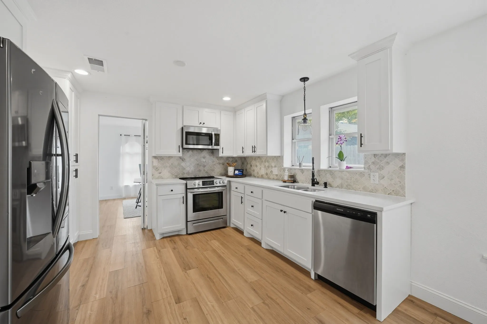 Single Family Residence For Sale in Tarrant County , 8700 Eagleview Court, Fort Worth, Texas 76179, 4 Bedroom, 3 Bathroom, 2 Garage spaces, 2,858 Sqft, built in 1972, mls#21284159, Real Estate Agent in Fort Worth, Homes For Sale in Tarrant county, Homes For Sale in Fort Worth, Realtor in Fort Worth Texas, Real Estate Brokerage Independent Realty Texas, Luminita Cordes Realtor