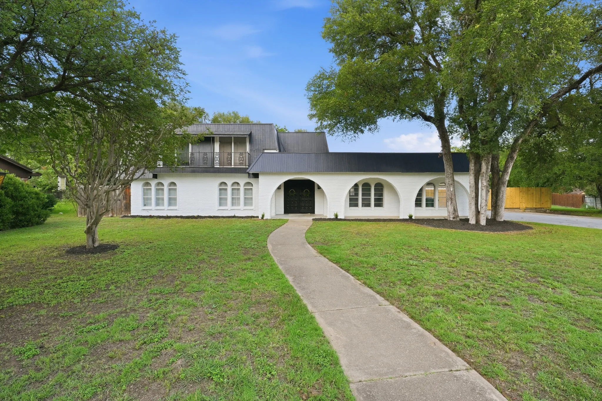 Single Family Residence For Sale in Tarrant County , 8700 Eagleview Court, Fort Worth, Texas 76179, 4 Bedroom, 3 Bathroom, 2 Garage spaces, 2,858 Sqft, built in 1972, mls#21284159, Real Estate Agent in Fort Worth, Homes For Sale in Tarrant county, Homes For Sale in Fort Worth, Realtor in Fort Worth Texas, Real Estate Brokerage Independent Realty Texas, Luminita Cordes Realtor