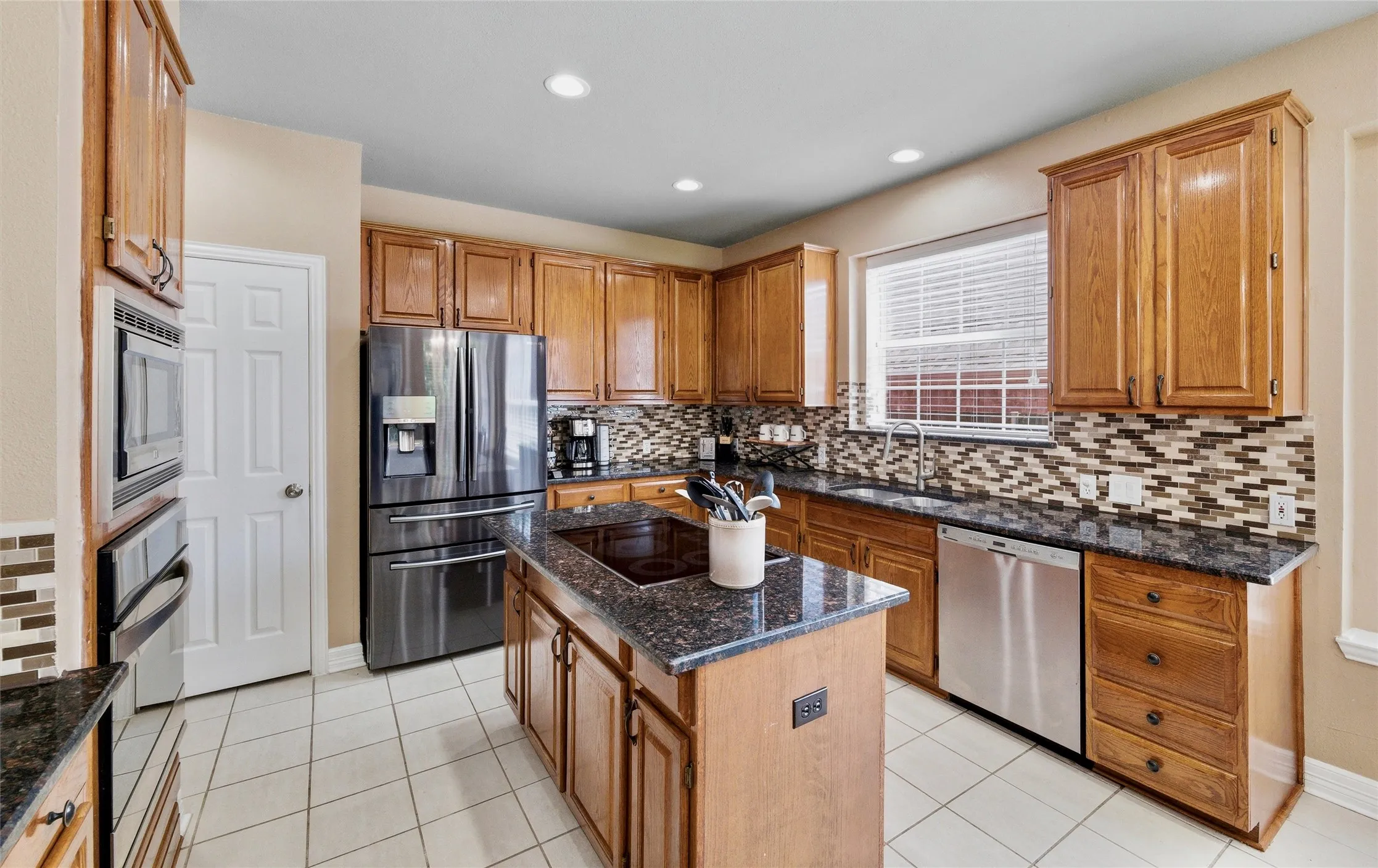 Single Family Residence For Sale in Collin County , 1432 Honey Locust Drive, Plano, Texas 75023, 4 Bedroom, 3 Bathroom, 2 Garage spaces, 2,684 Sqft, built in 1992, mls#21266691, Real Estate Agent in Plano, Homes For Sale in Collin county, Homes For Sale in Plano, Realtor in Plano Texas, Real Estate Brokerage Independent Realty Texas, Luminita Cordes Realtor
