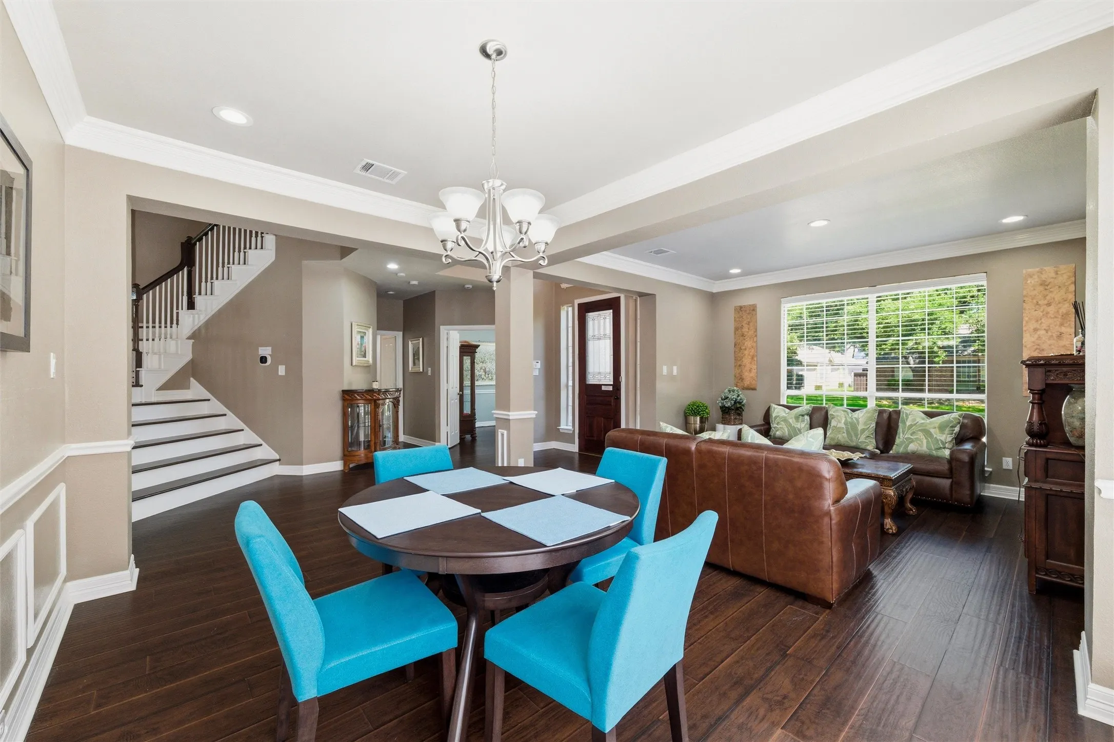 Single Family Residence For Sale in Collin County , 1432 Honey Locust Drive, Plano, Texas 75023, 4 Bedroom, 3 Bathroom, 2 Garage spaces, 2,684 Sqft, built in 1992, mls#21266691, Real Estate Agent in Plano, Homes For Sale in Collin county, Homes For Sale in Plano, Realtor in Plano Texas, Real Estate Brokerage Independent Realty Texas, Luminita Cordes Realtor