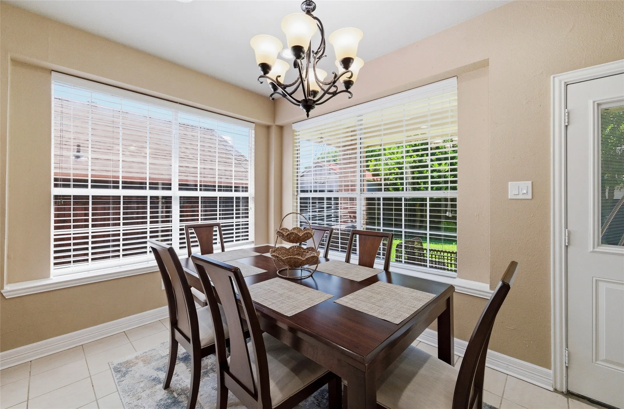 Breakfast area with patio door to covered patio