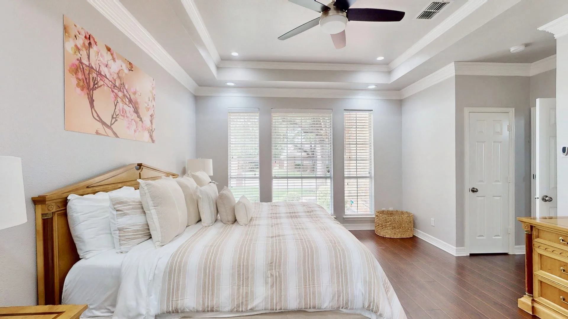 Single Family Residence For Sale in Collin County , 1432 Honey Locust Drive, Plano, Texas 75023, 4 Bedroom, 3 Bathroom, 2 Garage spaces, 2,684 Sqft, built in 1992, mls#21266691, Real Estate Agent in Plano, Homes For Sale in Collin county, Homes For Sale in Plano, Realtor in Plano Texas, Real Estate Brokerage Independent Realty Texas, Luminita Cordes Realtor