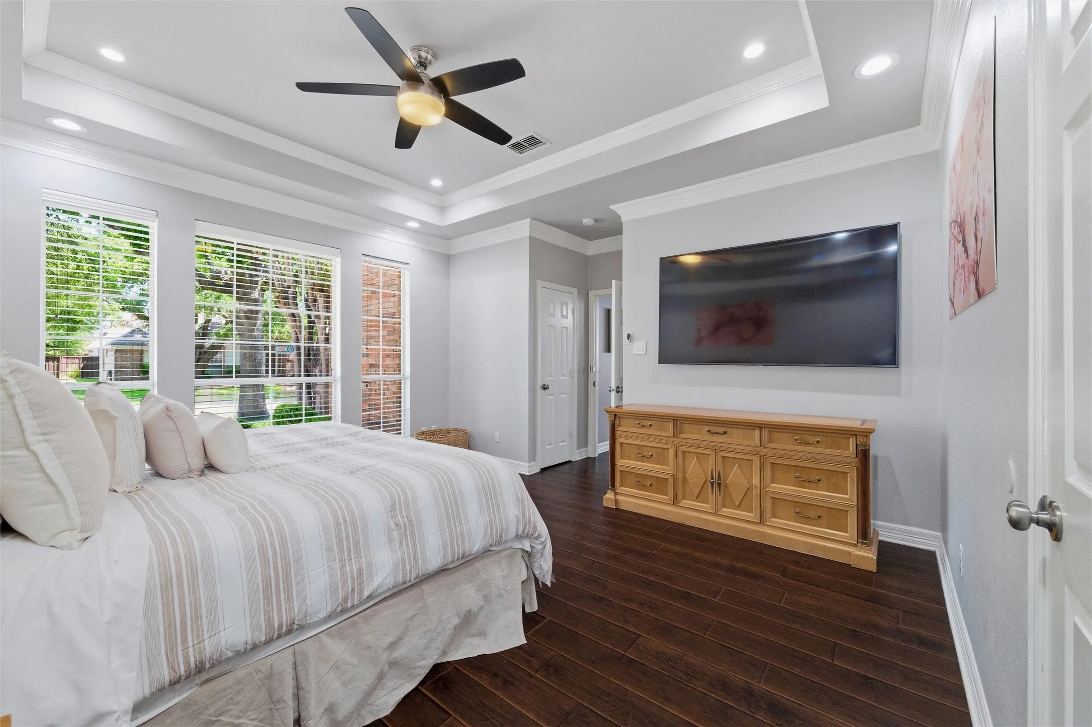 Single Family Residence For Sale in Collin County , 1432 Honey Locust Drive, Plano, Texas 75023, 4 Bedroom, 3 Bathroom, 2 Garage spaces, 2,684 Sqft, built in 1992, mls#21266691, Real Estate Agent in Plano, Homes For Sale in Collin county, Homes For Sale in Plano, Realtor in Plano Texas, Real Estate Brokerage Independent Realty Texas, Luminita Cordes Realtor
