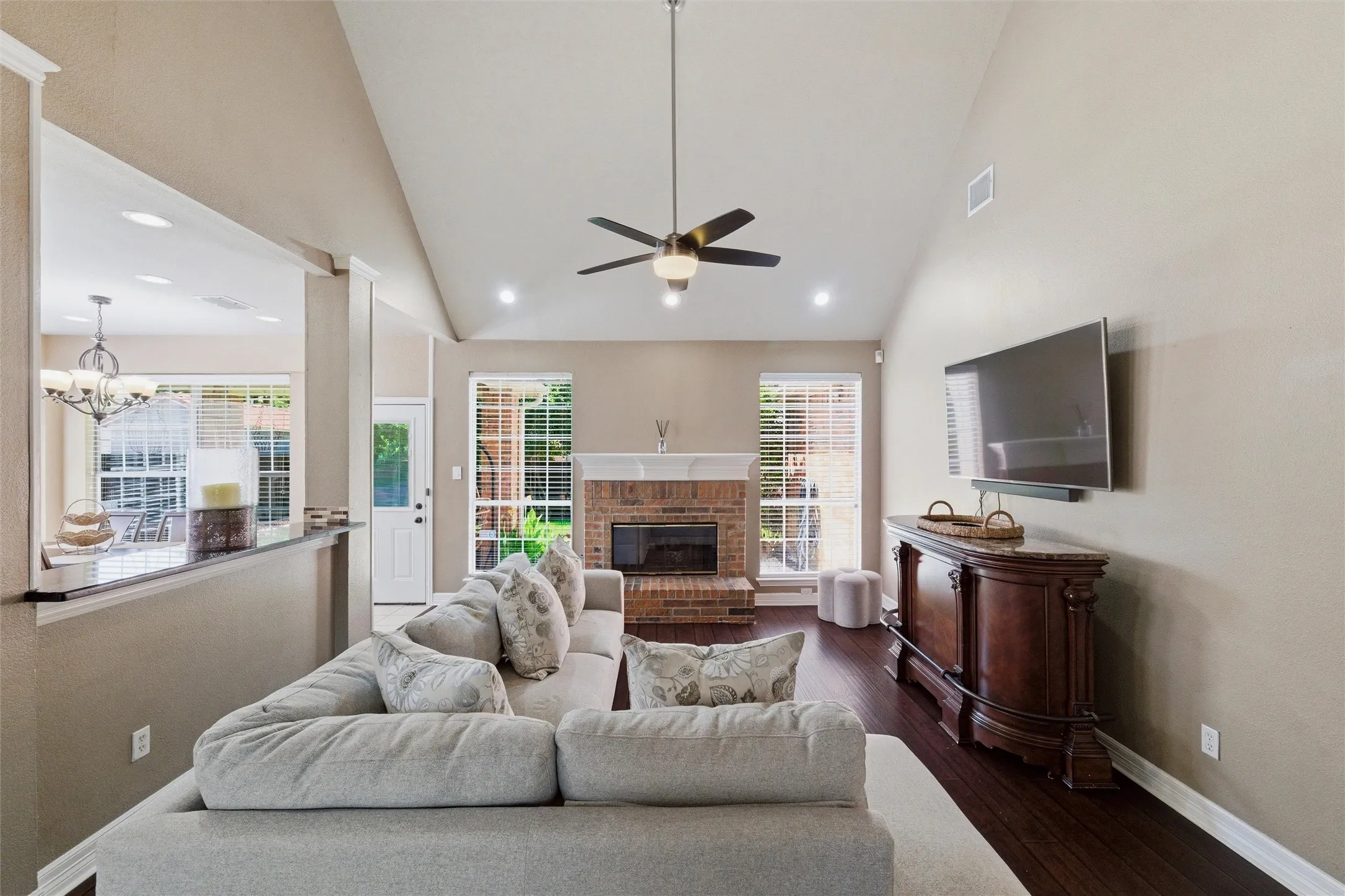 Single Family Residence For Sale in Collin County , 1432 Honey Locust Drive, Plano, Texas 75023, 4 Bedroom, 3 Bathroom, 2 Garage spaces, 2,684 Sqft, built in 1992, mls#21266691, Real Estate Agent in Plano, Homes For Sale in Collin county, Homes For Sale in Plano, Realtor in Plano Texas, Real Estate Brokerage Independent Realty Texas, Luminita Cordes Realtor