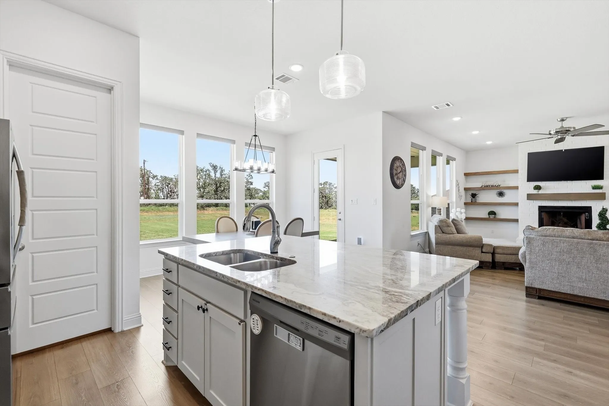 Single Family Residence For Sale in Parker County , 266 Odell Road, Springtown, Texas 76082, 3 Bedroom, 3 Bathroom, 3 Garage spaces, 2,335 Sqft, built in 2021, mls#21259097, Real Estate Agent in Springtown, Homes For Sale in Parker county, Homes For Sale in Springtown, Realtor in Springtown Texas, Real Estate Brokerage Independent Realty Texas, Luminita Cordes Realtor