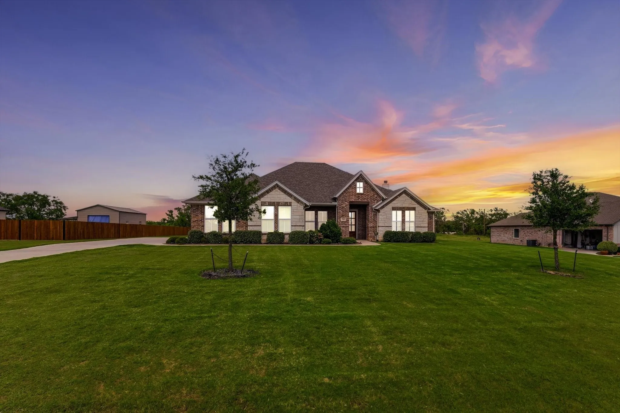 Single Family Residence For Sale in Parker County , 266 Odell Road, Springtown, Texas 76082, 3 Bedroom, 3 Bathroom, 3 Garage spaces, 2,335 Sqft, built in 2021, mls#21259097, Real Estate Agent in Springtown, Homes For Sale in Parker county, Homes For Sale in Springtown, Realtor in Springtown Texas, Real Estate Brokerage Independent Realty Texas, Luminita Cordes Realtor