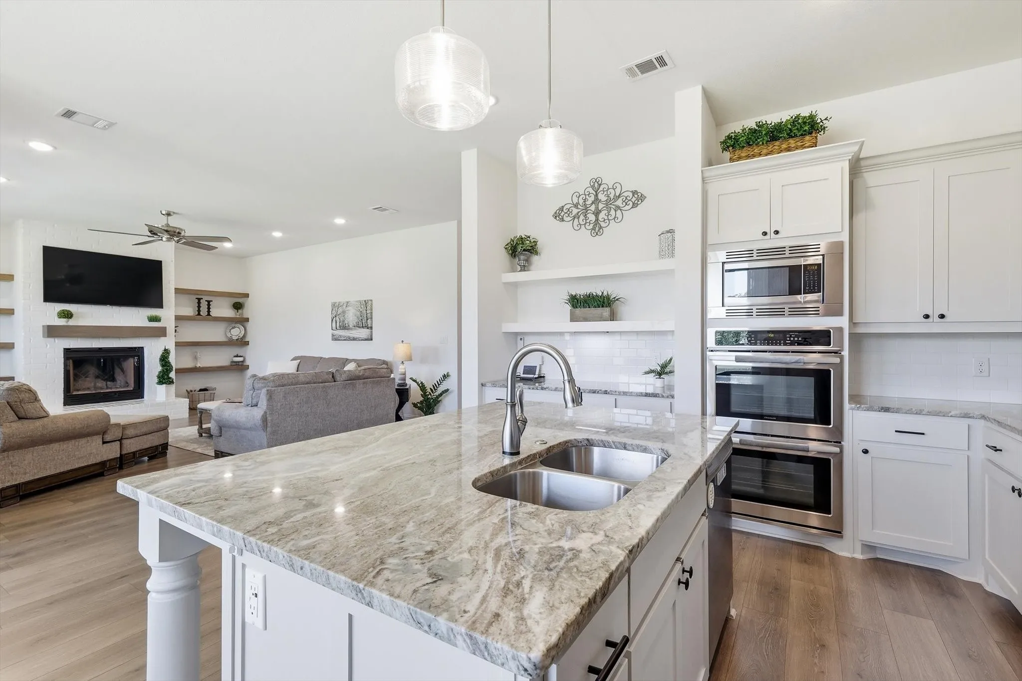 Single Family Residence For Sale in Parker County , 266 Odell Road, Springtown, Texas 76082, 3 Bedroom, 3 Bathroom, 3 Garage spaces, 2,335 Sqft, built in 2021, mls#21259097, Real Estate Agent in Springtown, Homes For Sale in Parker county, Homes For Sale in Springtown, Realtor in Springtown Texas, Real Estate Brokerage Independent Realty Texas, Luminita Cordes Realtor