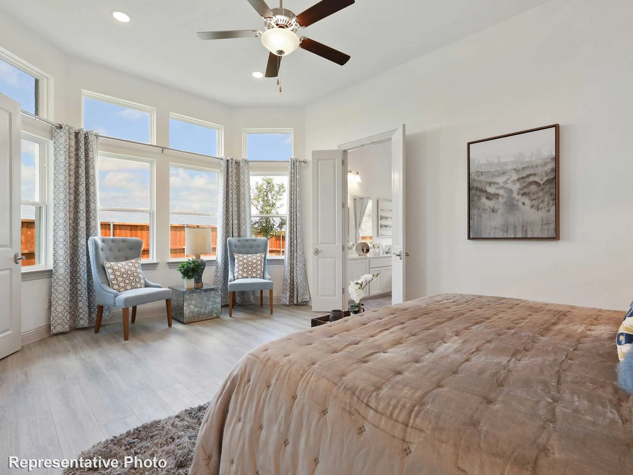 Bay window with multiple windows, recessed lighting, and a ceiling fan
