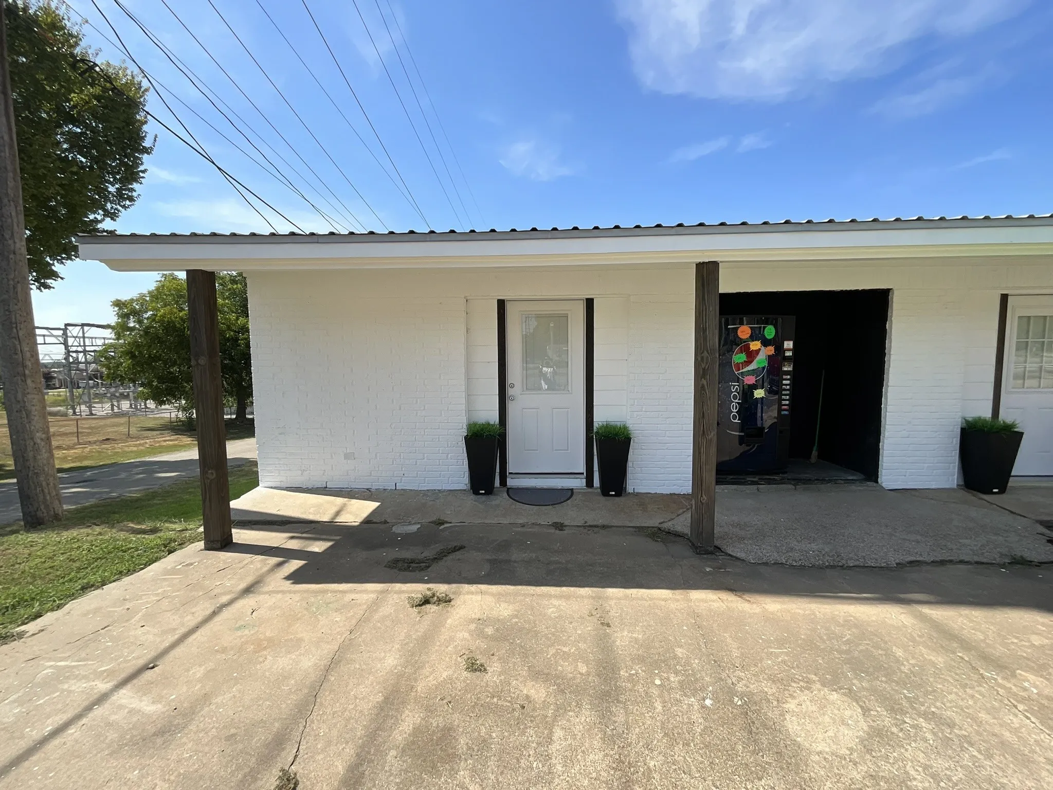 Business For Sale in Van Zandt County , 501 W Garland Street, Grand Saline, Texas 75140, 0, 0, Garage spaces, 0 Sqft, built in 1950, Price $140,000, mls#21290132, Real Estate Agent in Grand Saline, Homes For Sale in Van Zandt county, Homes For Sale in Grand Saline, Realtor in Grand Saline Texas, Real Estate Brokerage Independent Realty Texas, Luminita Cordes Realtor