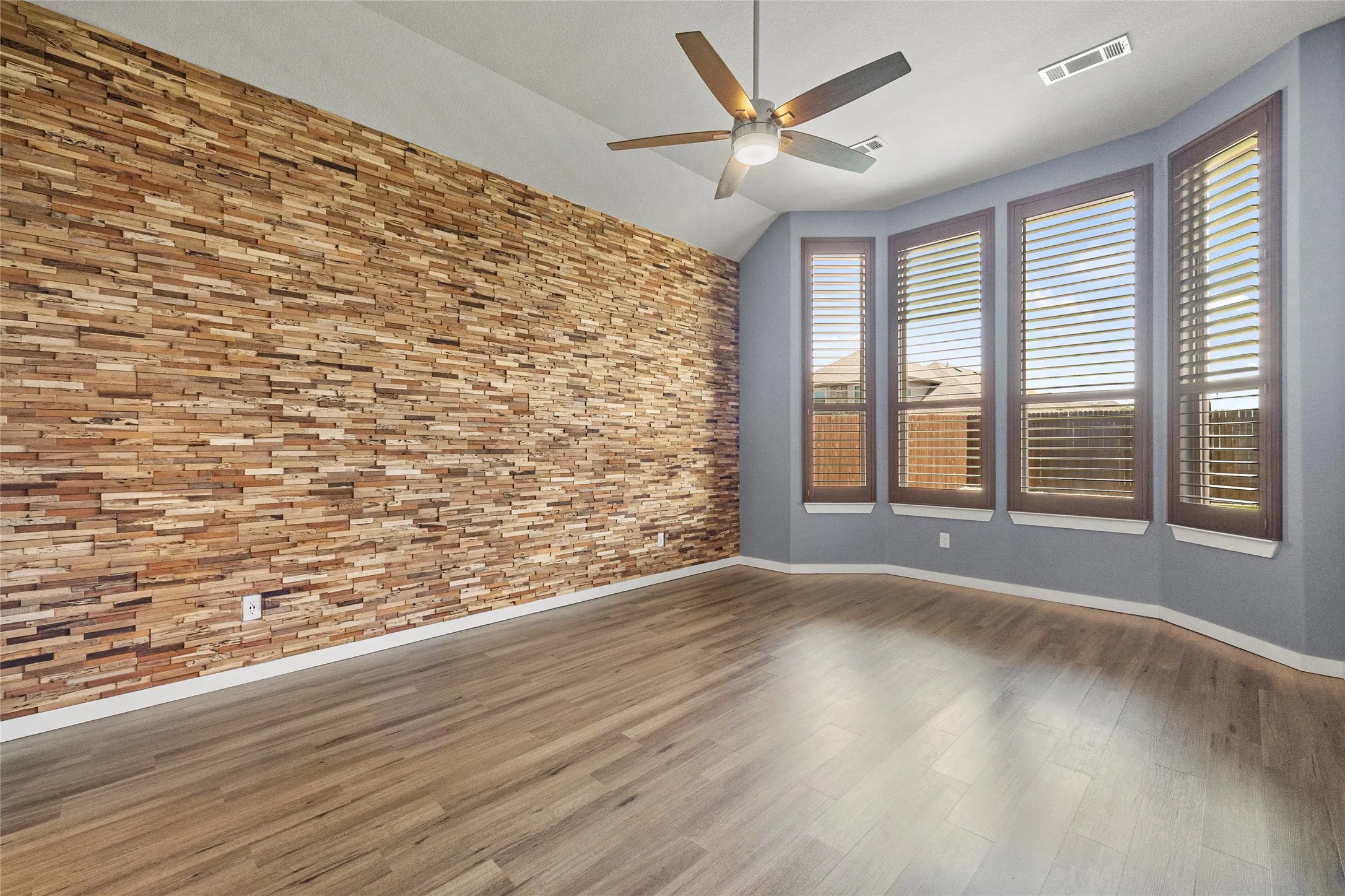 Single Family Residence For Sale in Rockwall County , 4034 Lagoon Place, Royse City, Texas 75189, 4 Bedroom, 3 Bathroom, 2 Garage spaces, 2,286 Sqft, built in 2019, mls#21284875, Real Estate Agent in Royse City, Homes For Sale in Rockwall county, Homes For Sale in Royse City, Realtor in Royse City Texas, Real Estate Brokerage Independent Realty Texas, Luminita Cordes Realtor
