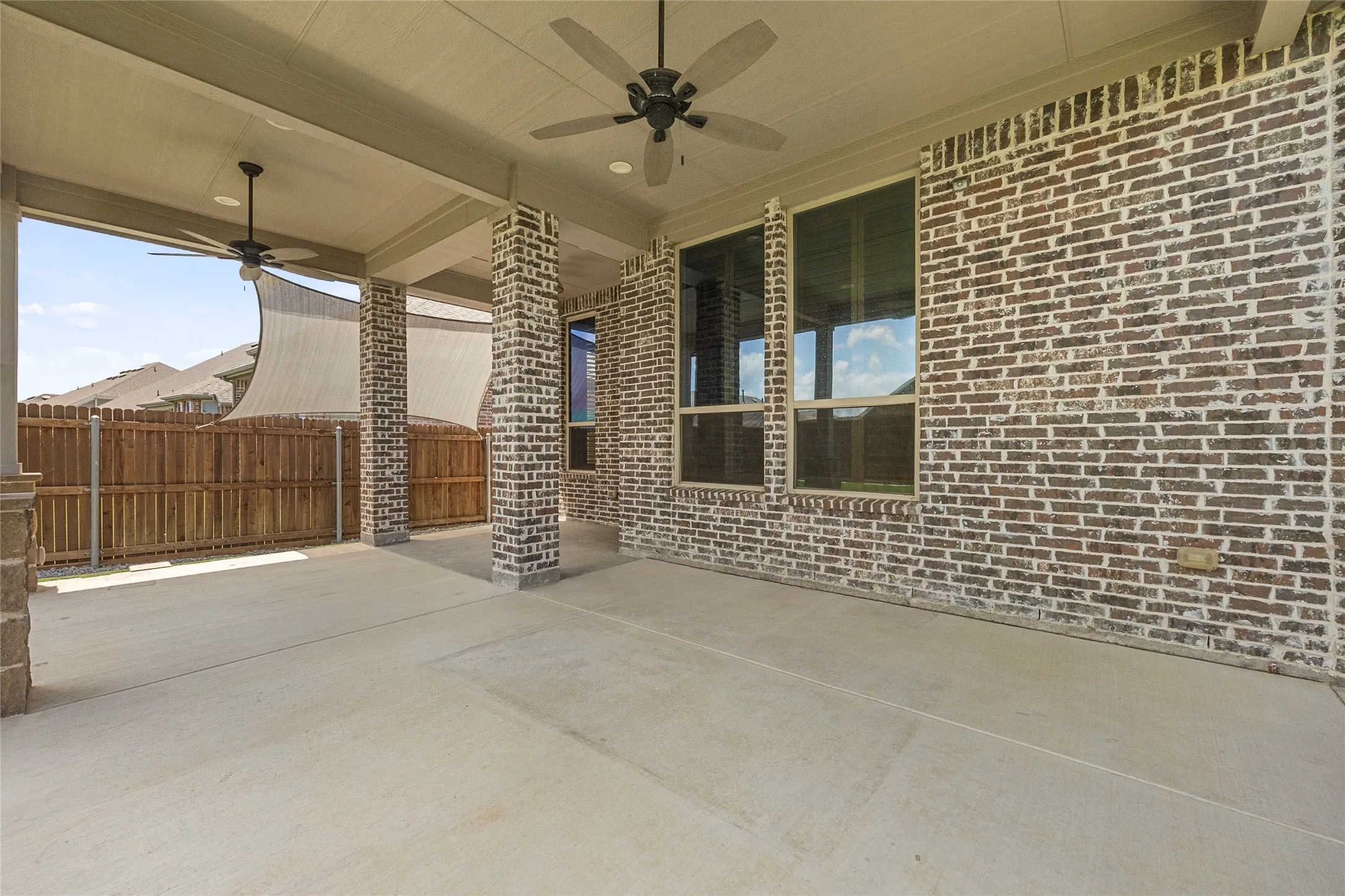Single Family Residence For Sale in Rockwall County , 4034 Lagoon Place, Royse City, Texas 75189, 4 Bedroom, 3 Bathroom, 2 Garage spaces, 2,286 Sqft, built in 2019, mls#21284875, Real Estate Agent in Royse City, Homes For Sale in Rockwall county, Homes For Sale in Royse City, Realtor in Royse City Texas, Real Estate Brokerage Independent Realty Texas, Luminita Cordes Realtor