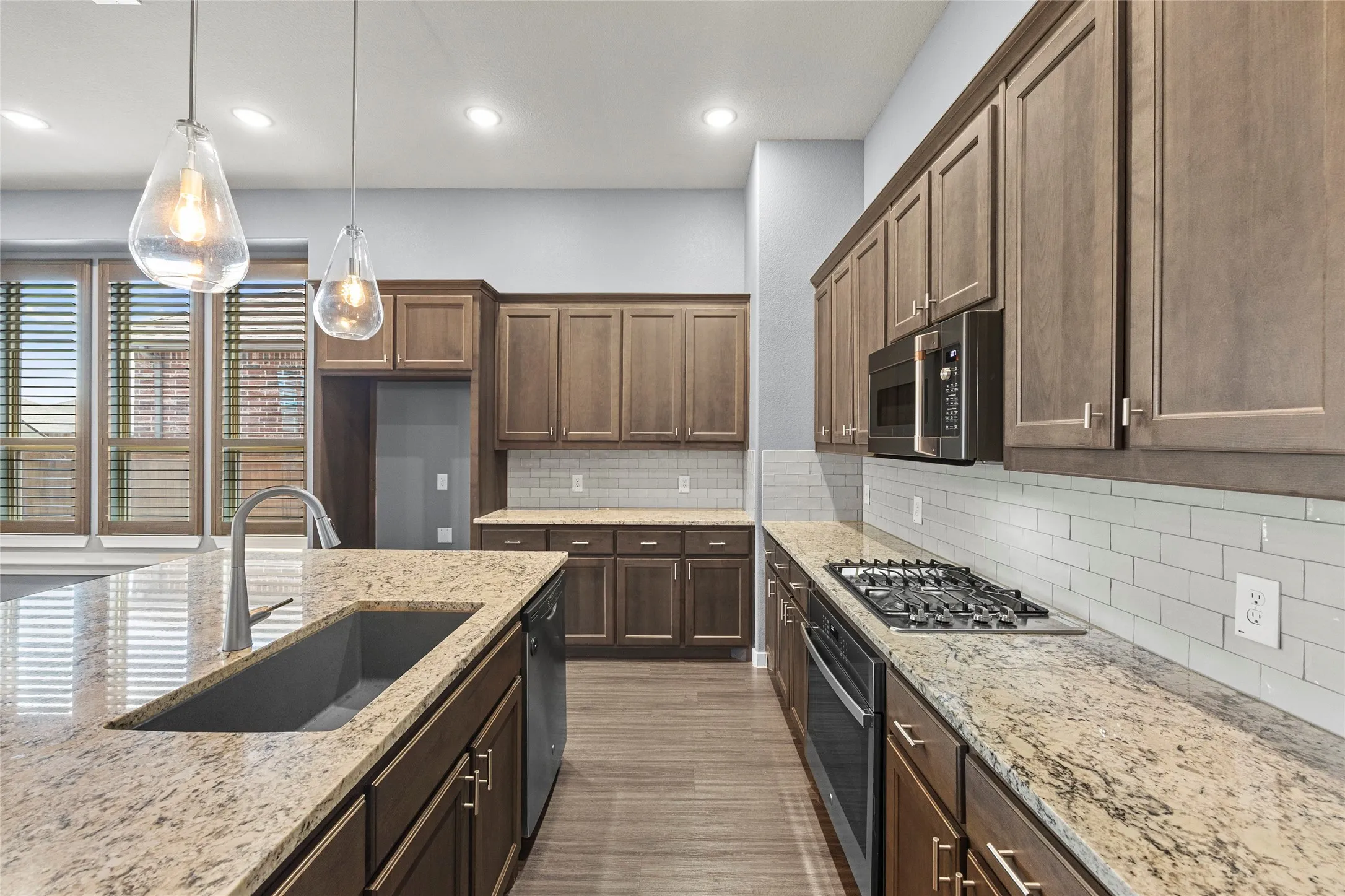 Single Family Residence For Sale in Rockwall County , 4034 Lagoon Place, Royse City, Texas 75189, 4 Bedroom, 3 Bathroom, 2 Garage spaces, 2,286 Sqft, built in 2019, mls#21284875, Real Estate Agent in Royse City, Homes For Sale in Rockwall county, Homes For Sale in Royse City, Realtor in Royse City Texas, Real Estate Brokerage Independent Realty Texas, Luminita Cordes Realtor