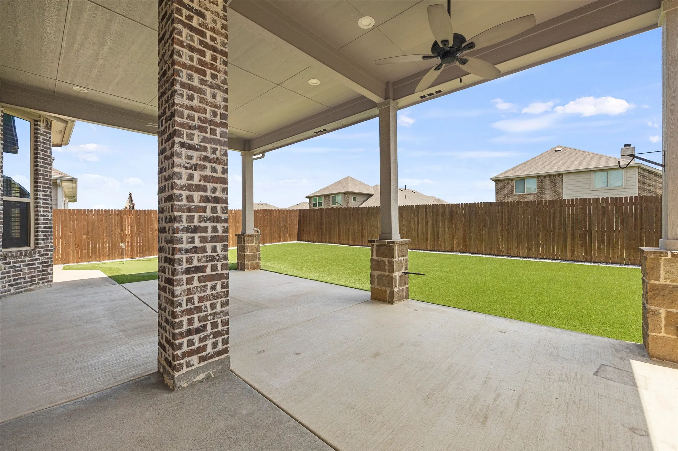 Single Family Residence For Sale in Rockwall County , 4034 Lagoon Place, Royse City, Texas 75189, 4 Bedroom, 3 Bathroom, 2 Garage spaces, 2,286 Sqft, built in 2019, mls#21284875, Real Estate Agent in Royse City, Homes For Sale in Rockwall county, Homes For Sale in Royse City, Realtor in Royse City Texas, Real Estate Brokerage Independent Realty Texas, Luminita Cordes Realtor