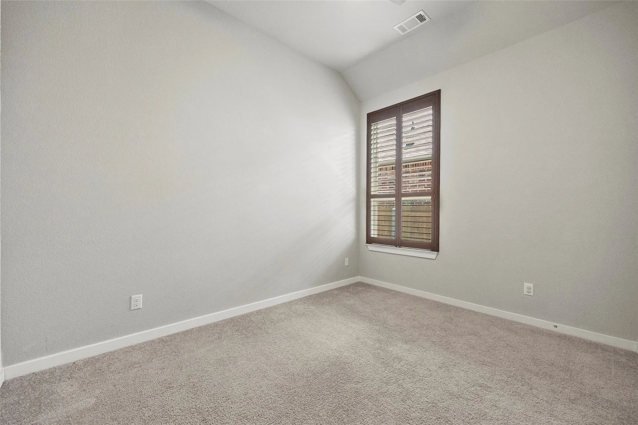 Single Family Residence For Sale in Rockwall County , 4034 Lagoon Place, Royse City, Texas 75189, 4 Bedroom, 3 Bathroom, 2 Garage spaces, 2,286 Sqft, built in 2019, mls#21284875, Real Estate Agent in Royse City, Homes For Sale in Rockwall county, Homes For Sale in Royse City, Realtor in Royse City Texas, Real Estate Brokerage Independent Realty Texas, Luminita Cordes Realtor