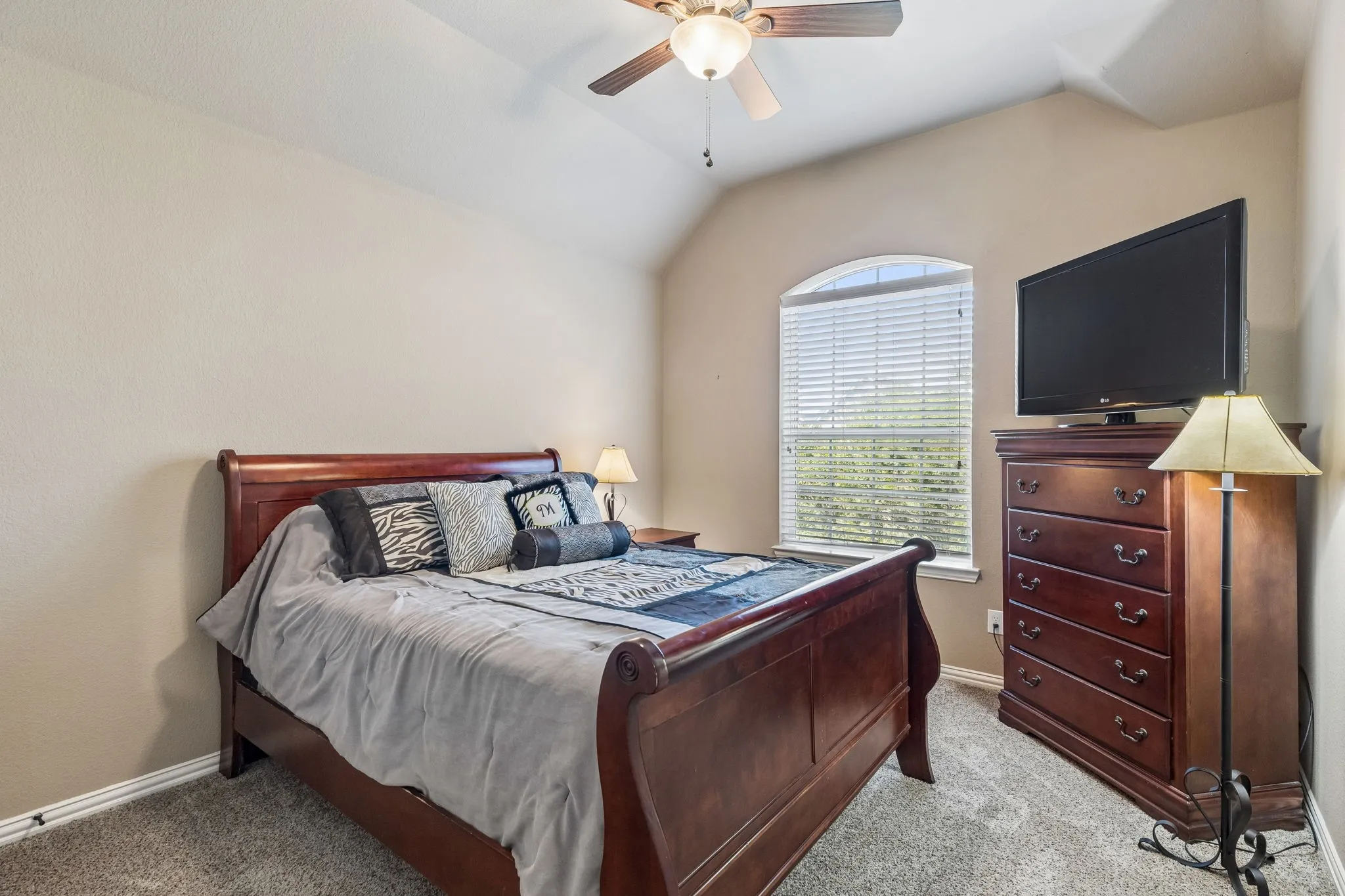 Single Family Residence For Sale in Denton County , 2452 Elm Valley Drive, Little Elm, Texas 75068, 4 Bedroom, 3 Bathroom, 2 Garage spaces, 2,645 Sqft, built in 2013, mls#21287780, Real Estate Agent in Little Elm, Homes For Sale in Denton county, Homes For Sale in Little Elm, Realtor in Little Elm Texas, Real Estate Brokerage Independent Realty Texas, Luminita Cordes Realtor