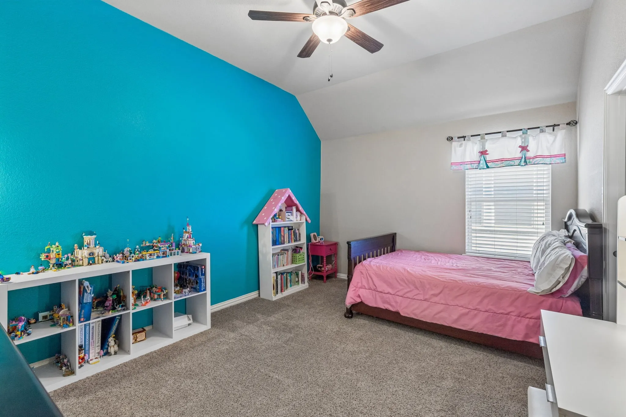 Single Family Residence For Sale in Denton County , 2452 Elm Valley Drive, Little Elm, Texas 75068, 4 Bedroom, 3 Bathroom, 2 Garage spaces, 2,645 Sqft, built in 2013, mls#21287780, Real Estate Agent in Little Elm, Homes For Sale in Denton county, Homes For Sale in Little Elm, Realtor in Little Elm Texas, Real Estate Brokerage Independent Realty Texas, Luminita Cordes Realtor