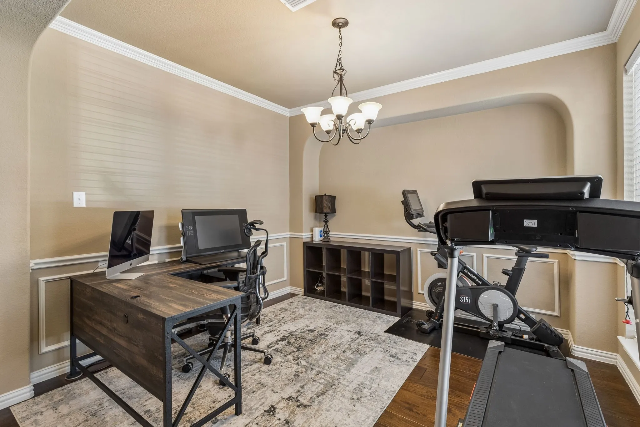 Single Family Residence For Sale in Denton County , 2452 Elm Valley Drive, Little Elm, Texas 75068, 4 Bedroom, 3 Bathroom, 2 Garage spaces, 2,645 Sqft, built in 2013, mls#21287780, Real Estate Agent in Little Elm, Homes For Sale in Denton county, Homes For Sale in Little Elm, Realtor in Little Elm Texas, Real Estate Brokerage Independent Realty Texas, Luminita Cordes Realtor