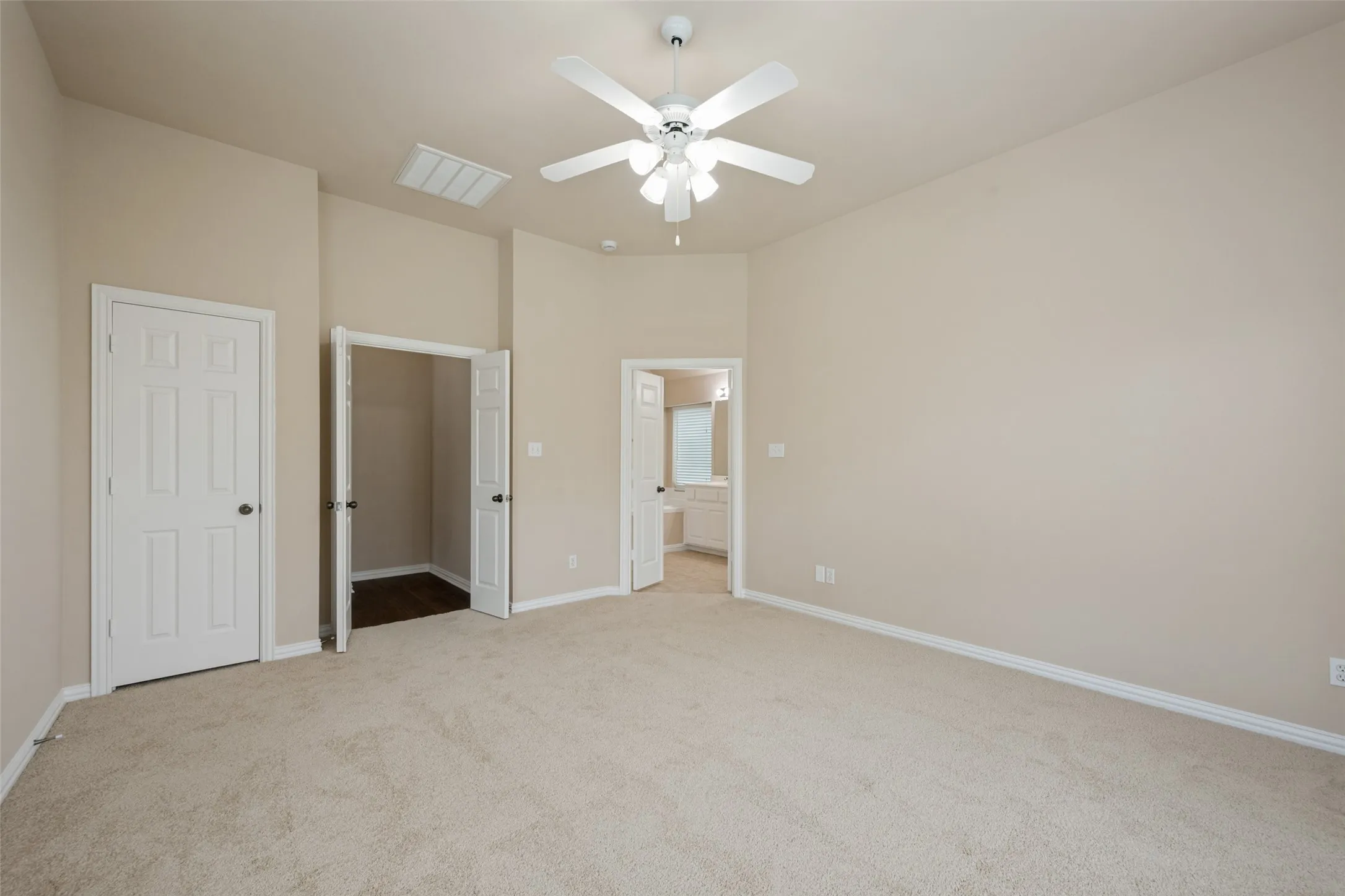 Single Family Residence For Sale in Tarrant County , 2308 Bear Run Road, Arlington, Texas 76001, 4 Bedroom, 2 Bathroom, 2 Garage spaces, 2,376 Sqft, built in 2002, mls#21288418, Real Estate Agent in Arlington, Homes For Sale in Tarrant county, Homes For Sale in Arlington, Realtor in Arlington Texas, Real Estate Brokerage Independent Realty Texas, Luminita Cordes Realtor